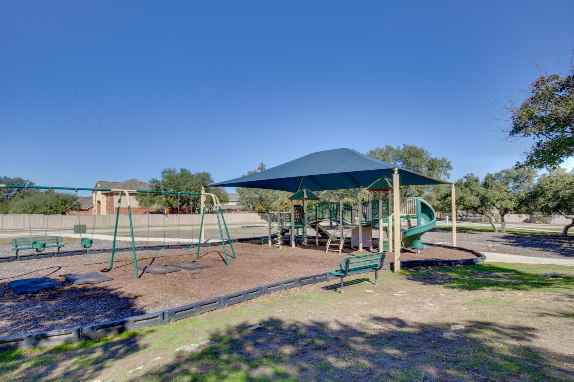 Getaway With Deck, Fenced-in Yard! Holiday home *