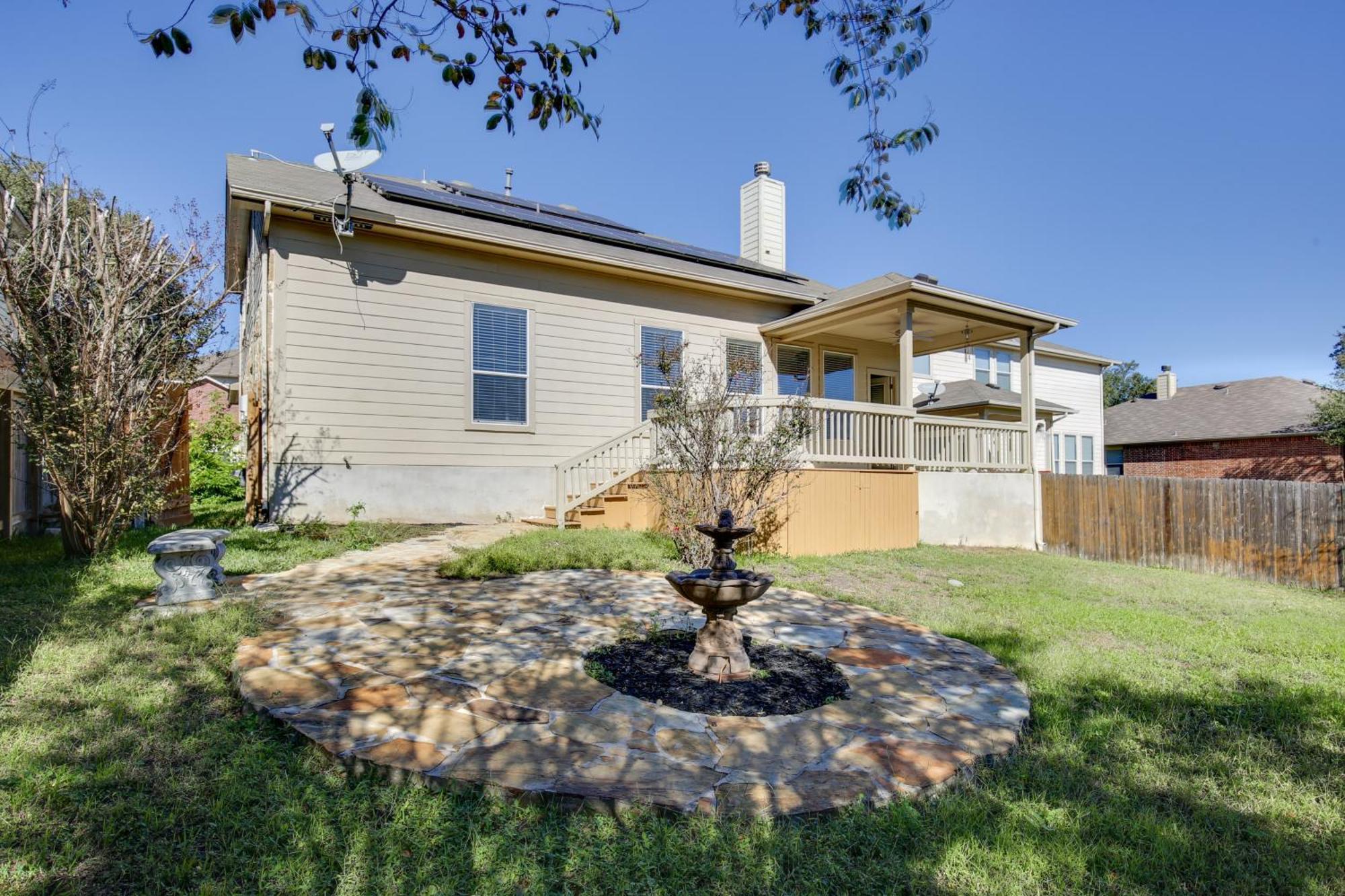 Getaway With Deck, Fenced-in Yard! Holiday home San Antonio