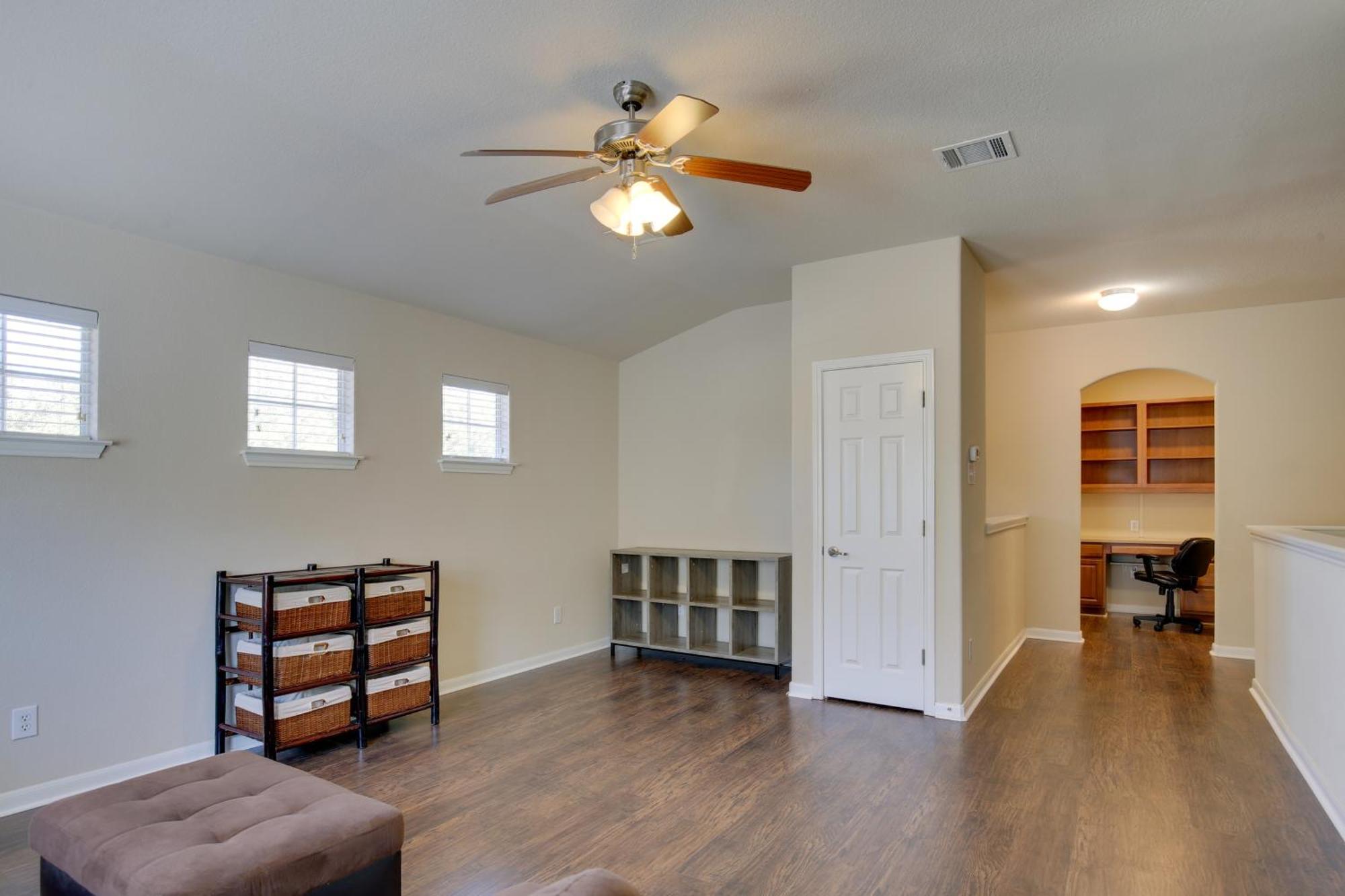 Holiday home Getaway With Deck, Fenced-in Yard! San Antonio