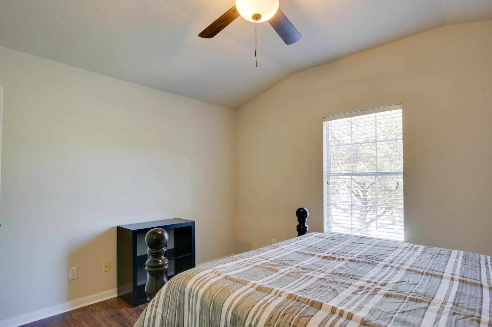 Getaway With Deck, Fenced-in Yard! Holiday home *