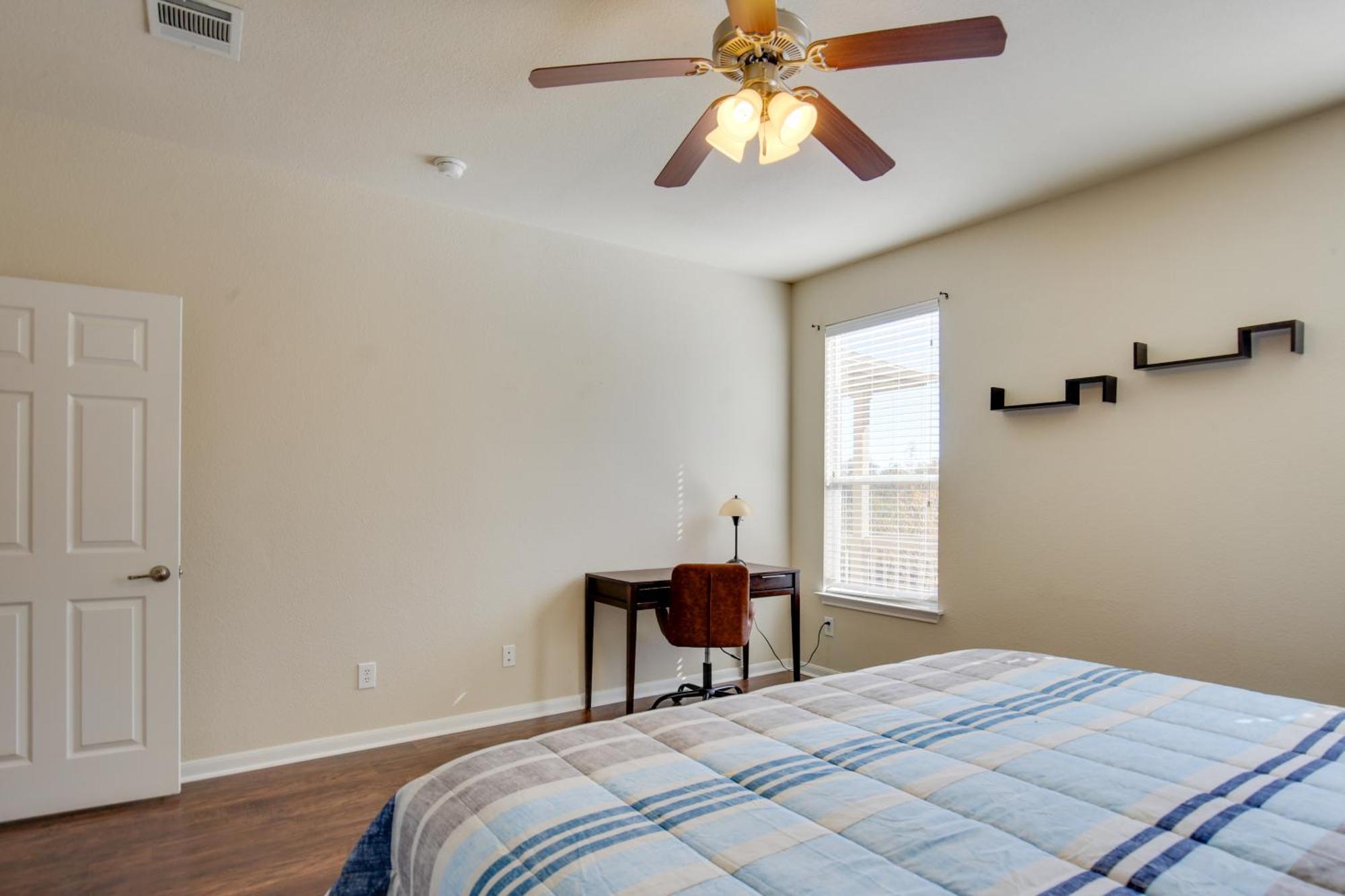 Holiday home Getaway With Deck, Fenced-in Yard! San Antonio