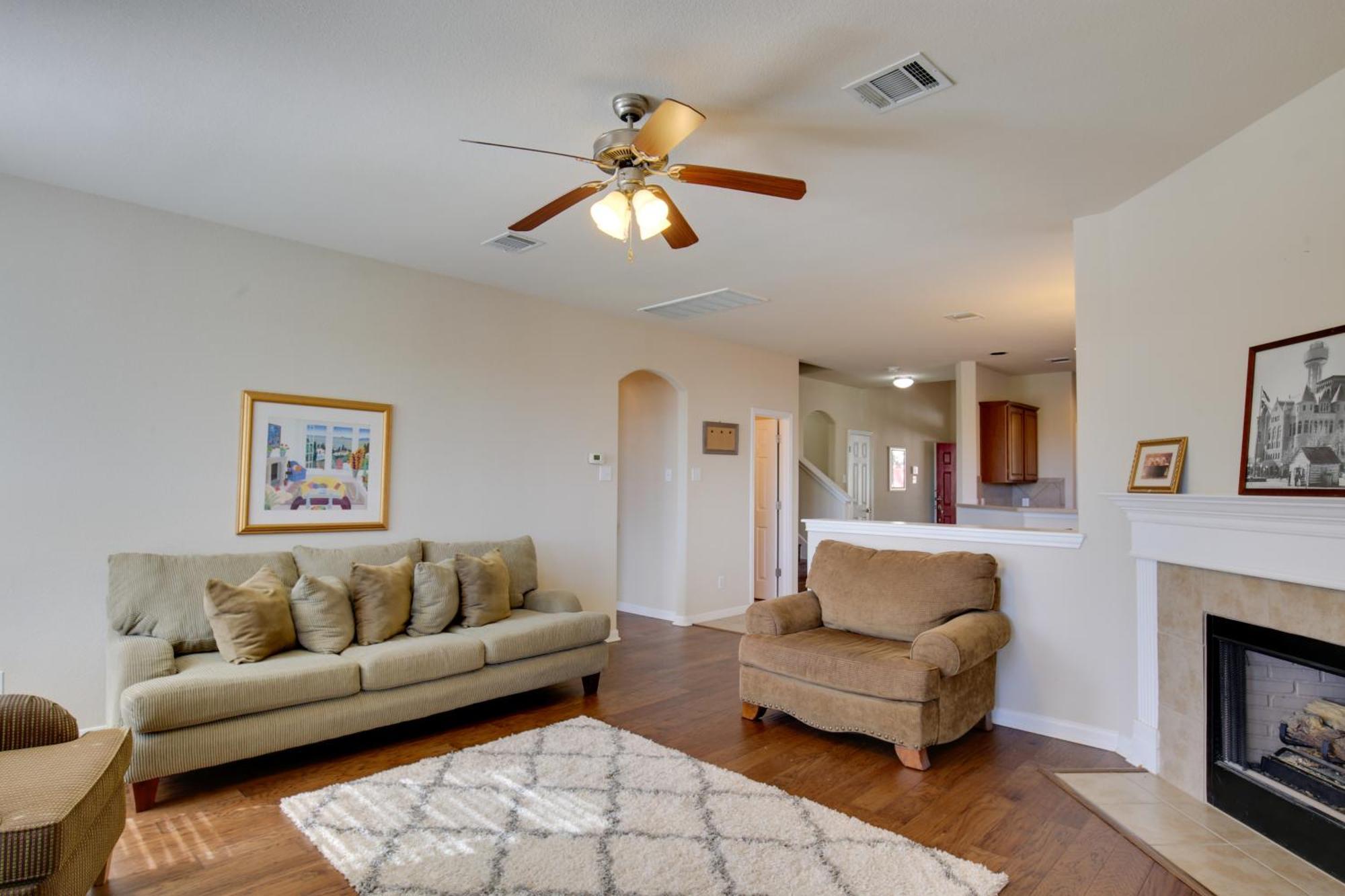 Getaway With Deck, Fenced-in Yard! Holiday home *