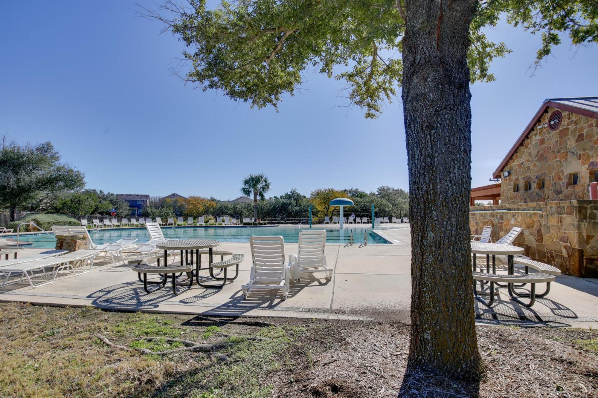 Holiday home Getaway With Deck, Fenced-in Yard! San Antonio