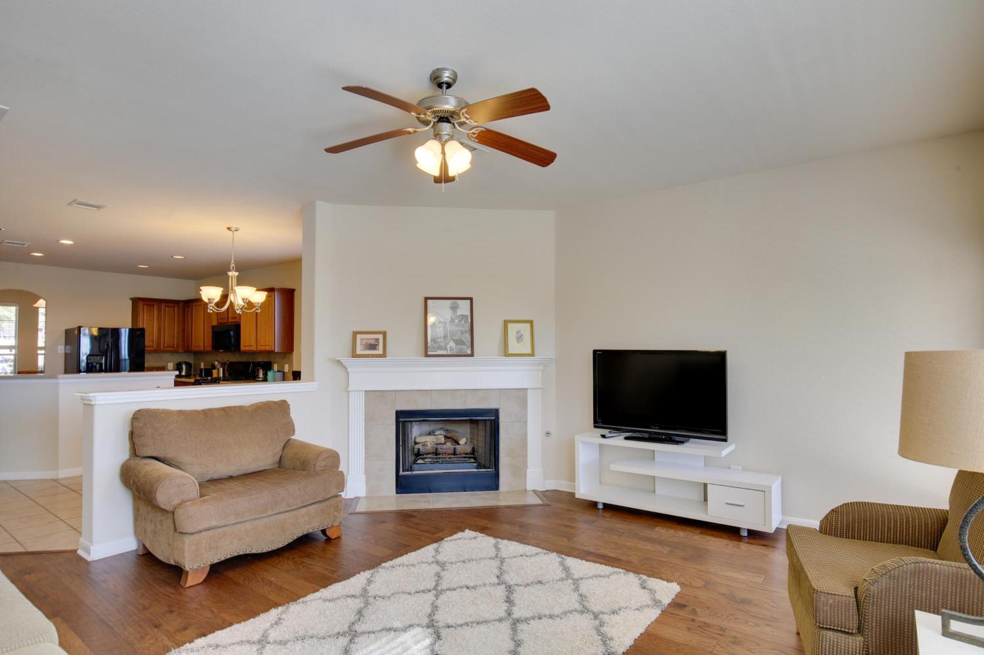 Getaway With Deck, Fenced-in Yard! *
