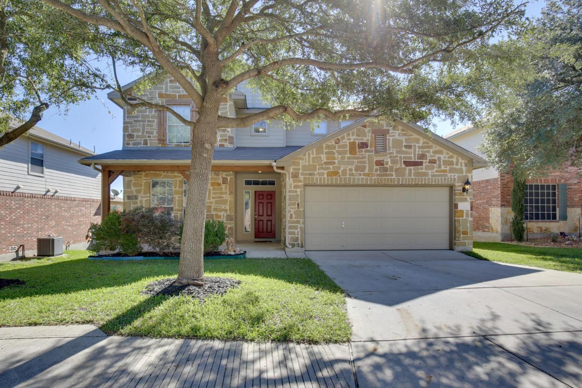 Getaway With Deck, Fenced-in Yard!