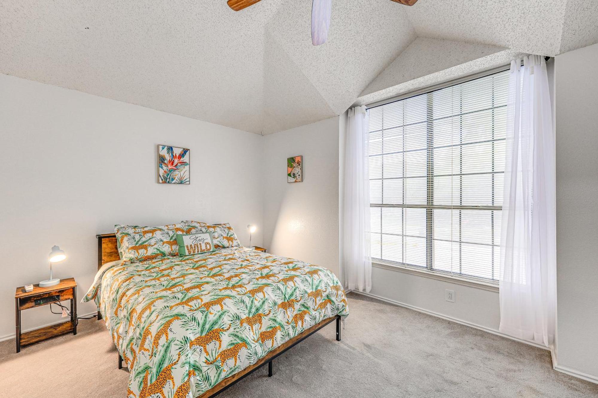 Spacious Google Fiber, Game Holiday home *