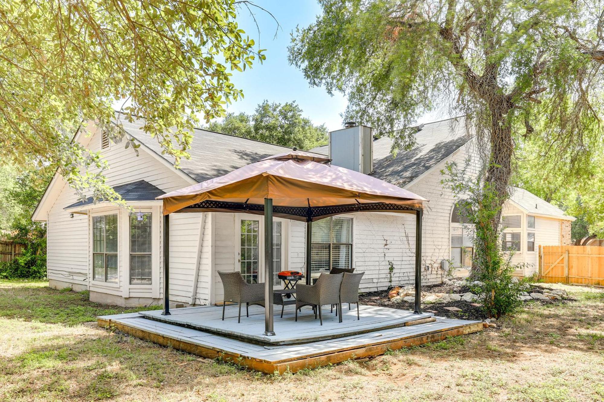 Spacious Google Fiber, Game Holiday home