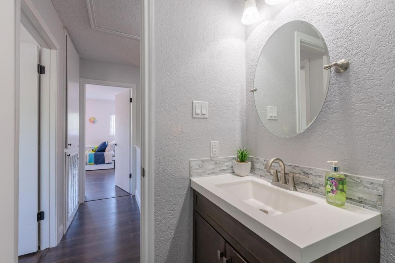 Gameroom, Bbq & Hot-tub By Lackland & Seaworld Holiday home *