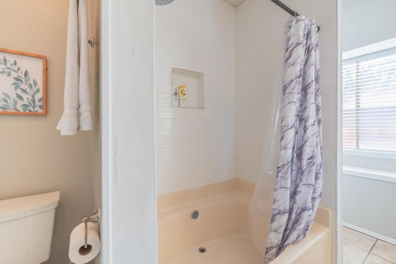 Beautiful With Pool, Games & Covered Patio *