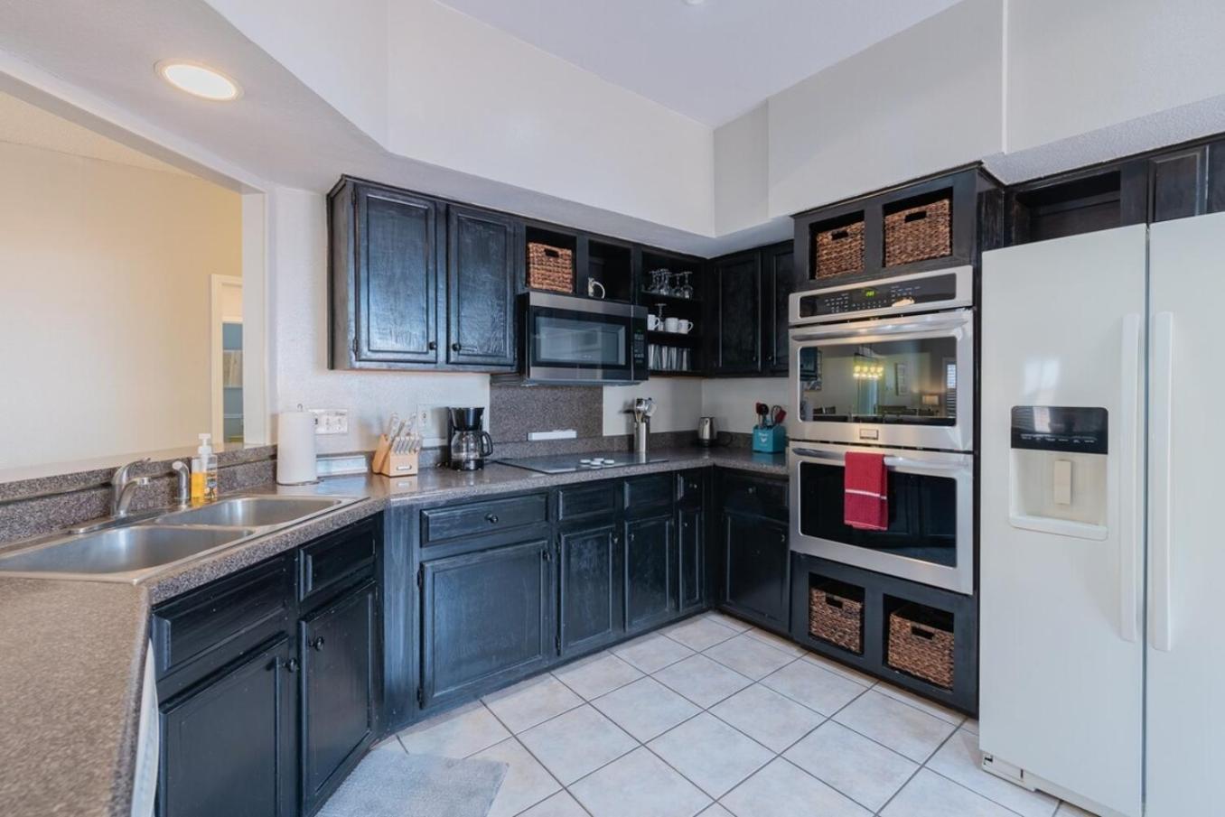 Beautiful With Pool, Games & Covered Patio *