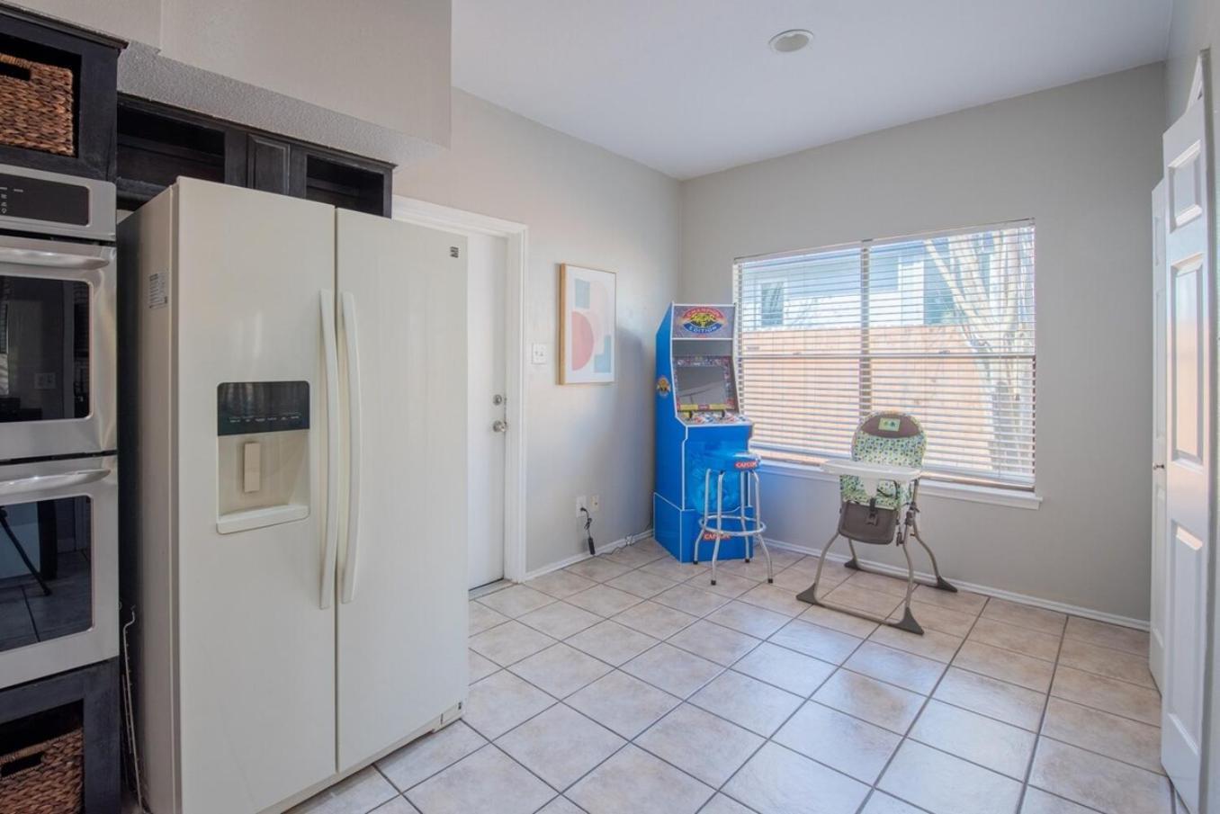 Beautiful With Pool, Games & Covered Patio Holiday home *
