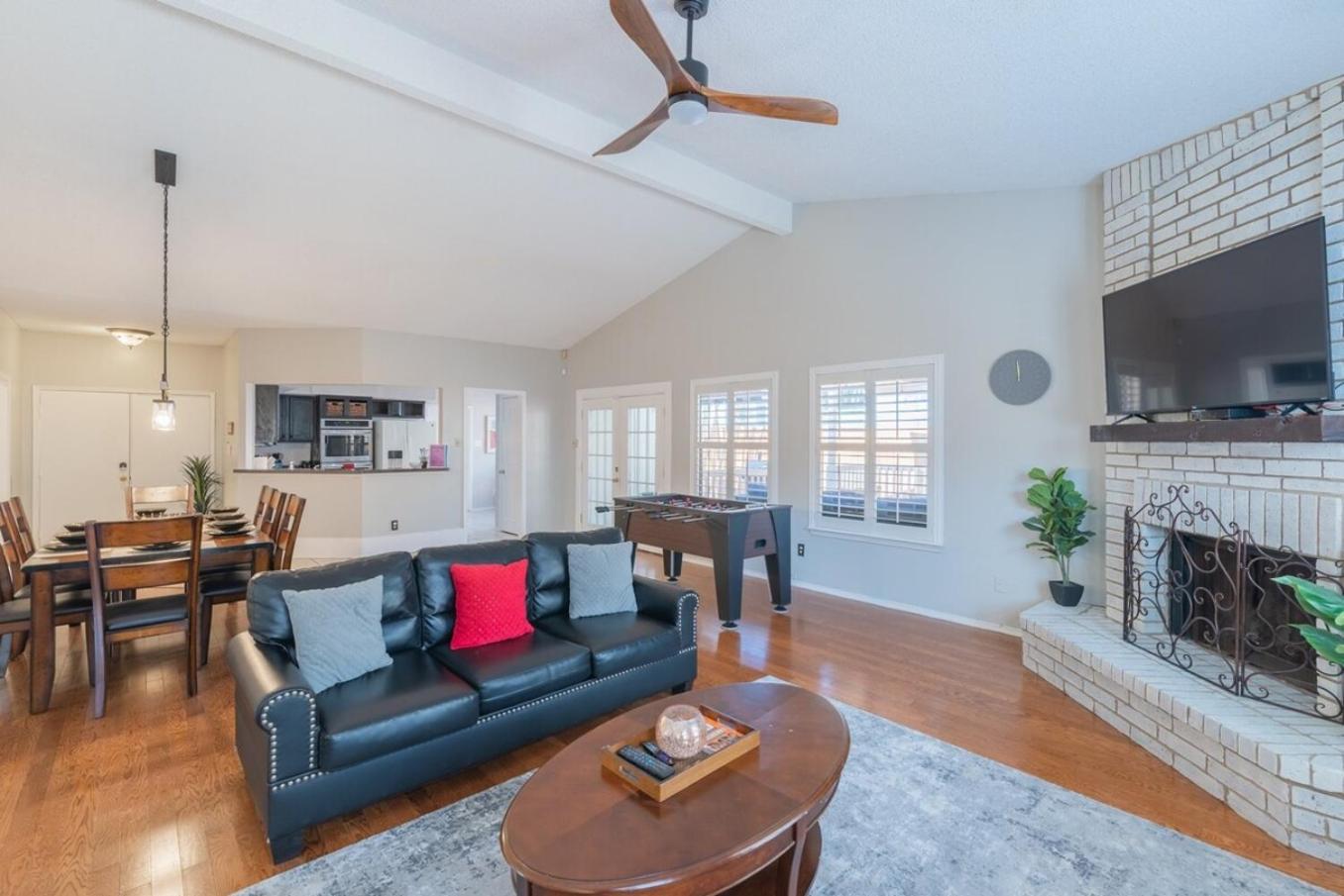 Beautiful With Pool, Games & Covered Patio *
