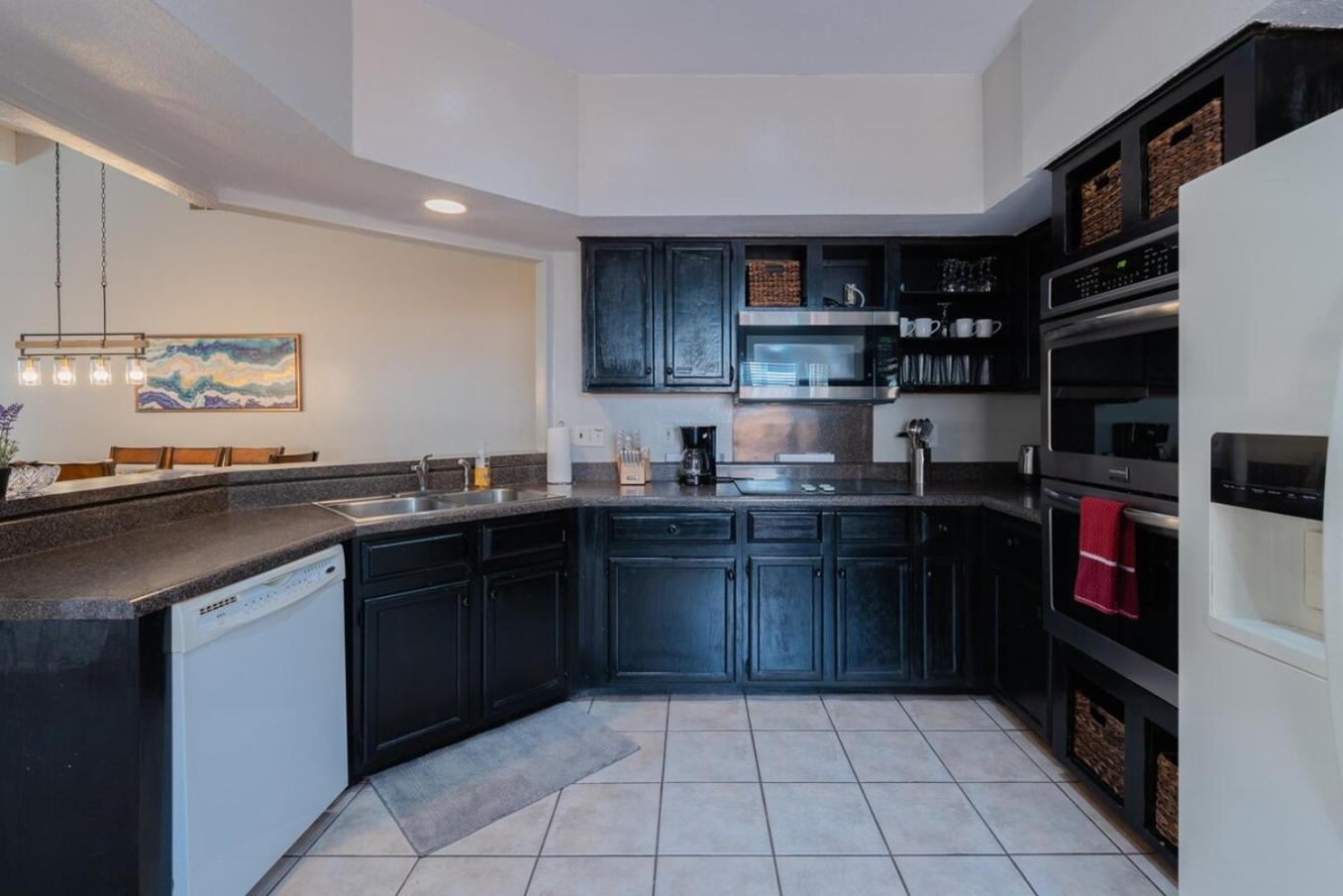 Beautiful With Pool, Games & Covered Patio Holiday home