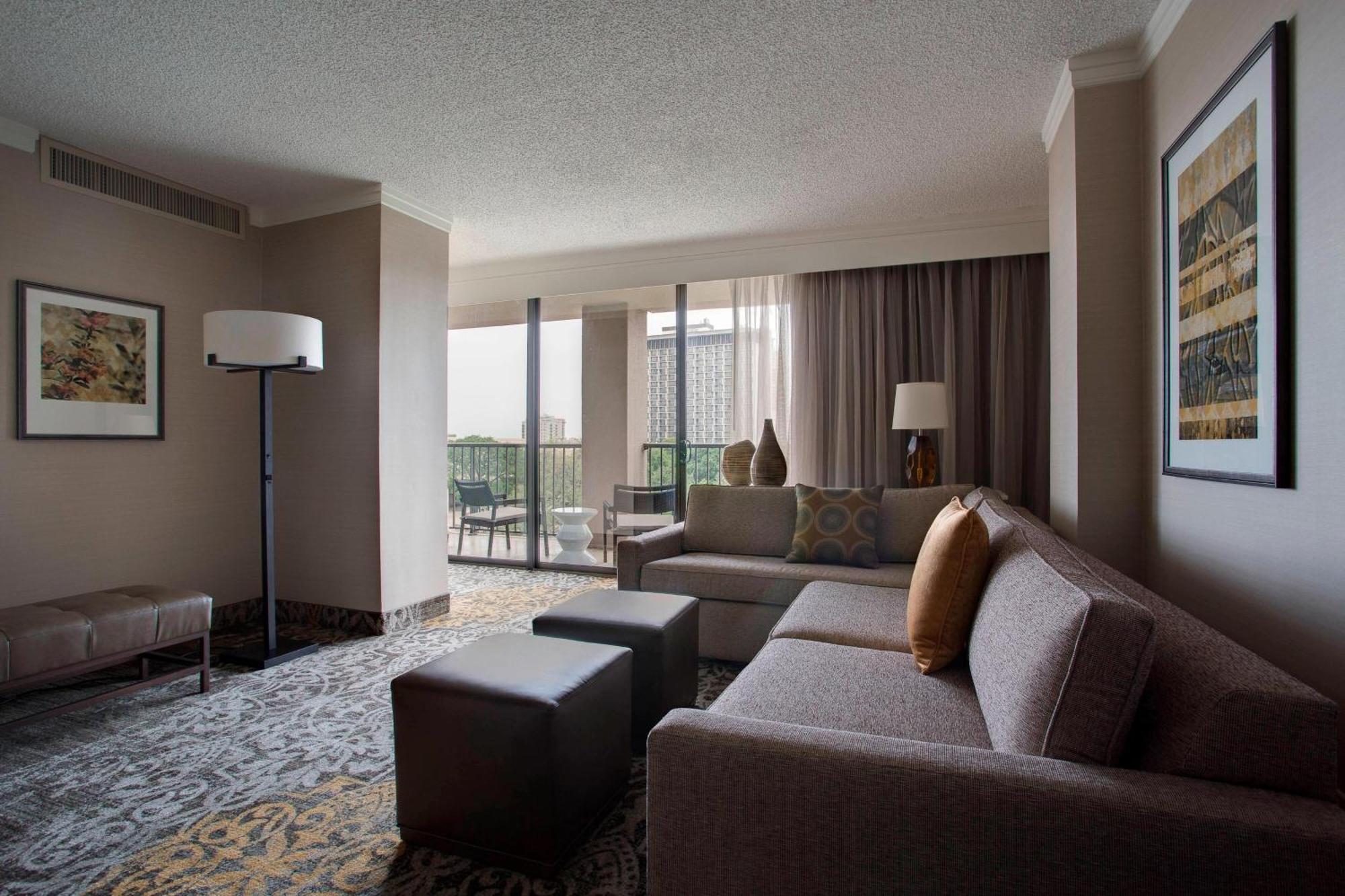 Marriott Riverwalk Hotel