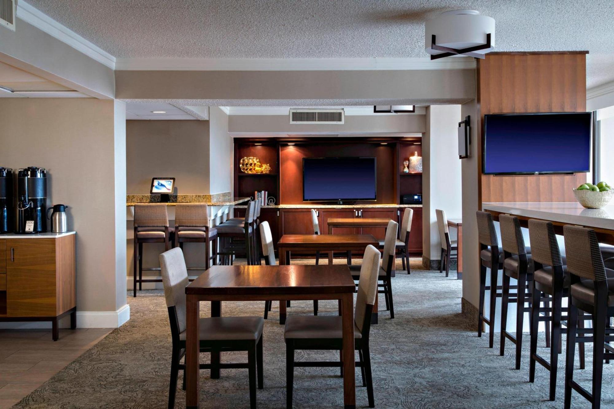 Marriott Riverwalk Hotel 4*