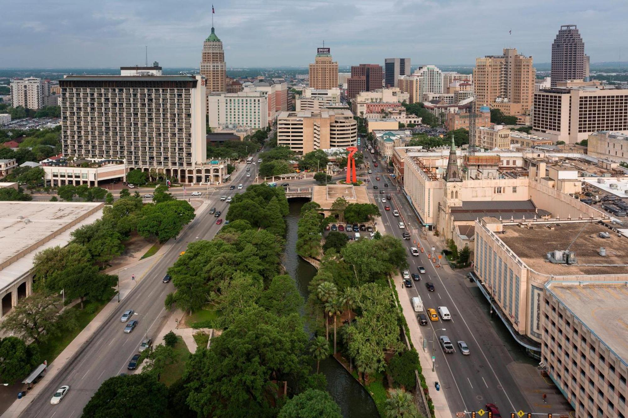 Marriott Riverwalk Hotel 4*