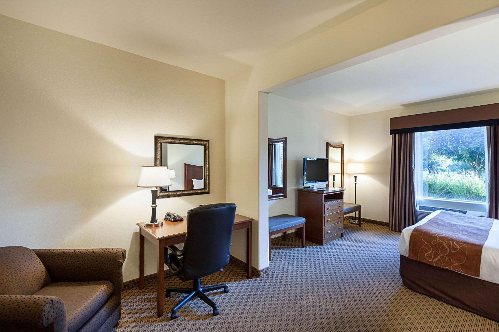 Hotel Comfort North - Stone Oak 3*