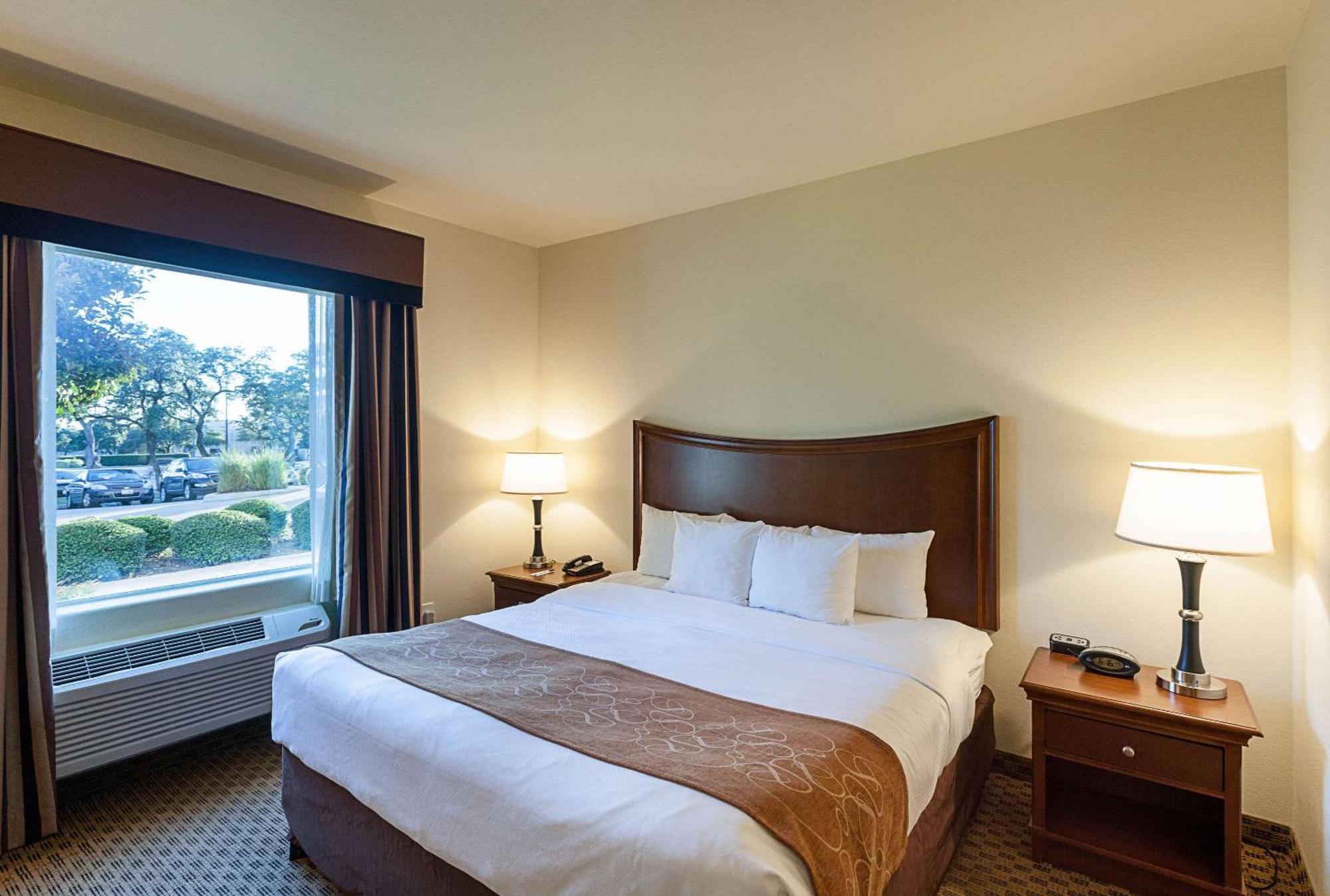 Hotel Comfort North - Stone Oak