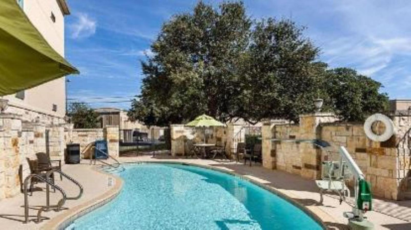 Hotel Comfort North - Stone Oak 3*