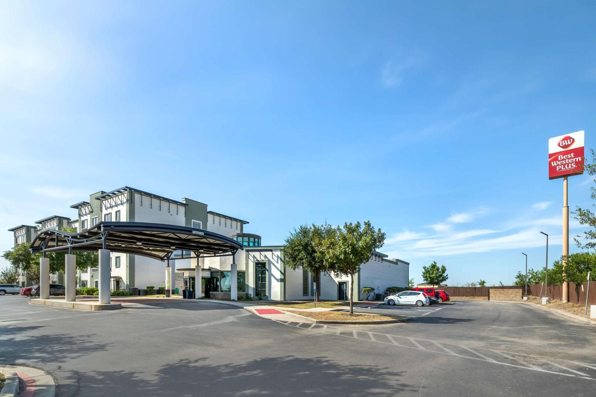 Hotel Western Lackland And Suites. 3*