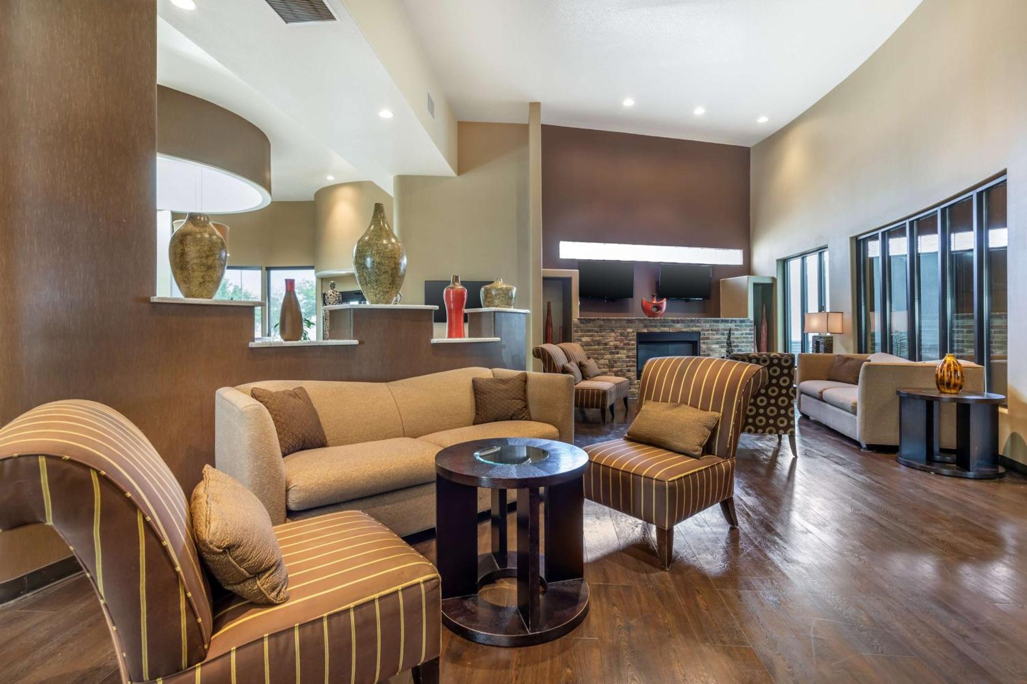 Western Lackland And Suites.