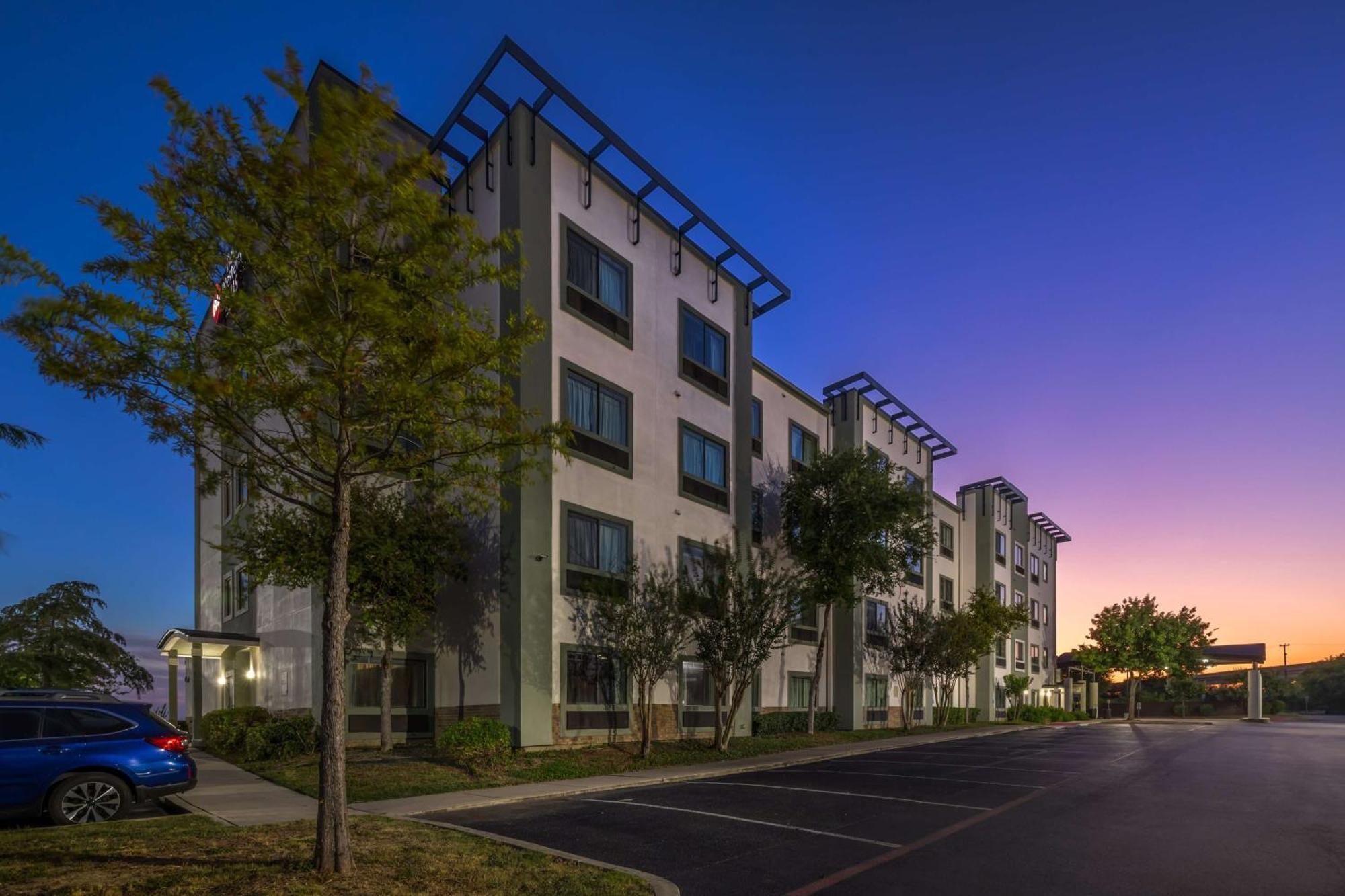 Western Lackland And Suites. Hotel