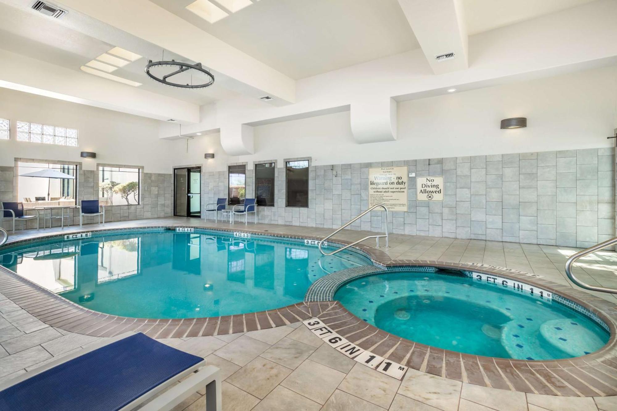 Hotel Western Lackland And Suites.