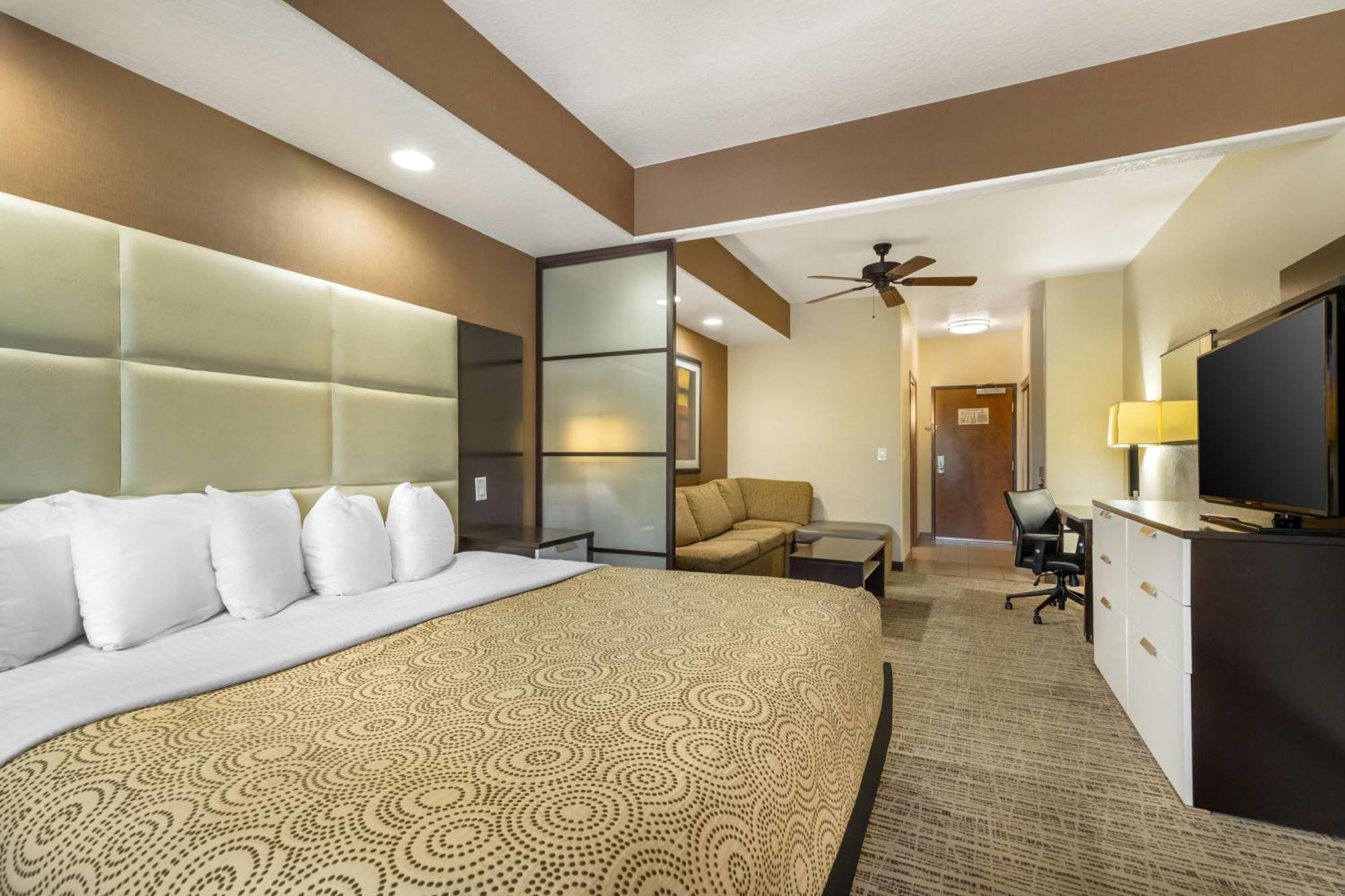 Western Lackland And Suites.