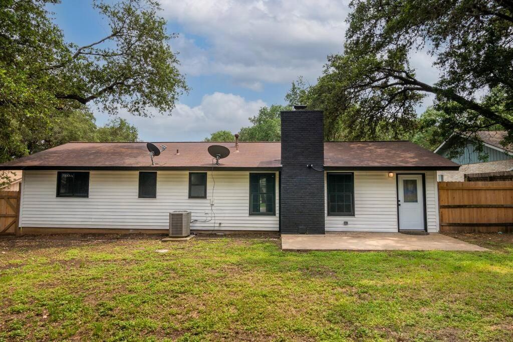 With Huge Fenced Yard Holiday home *