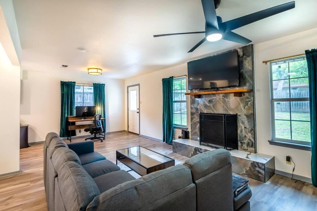 Holiday home With Huge Fenced Yard San Antonio