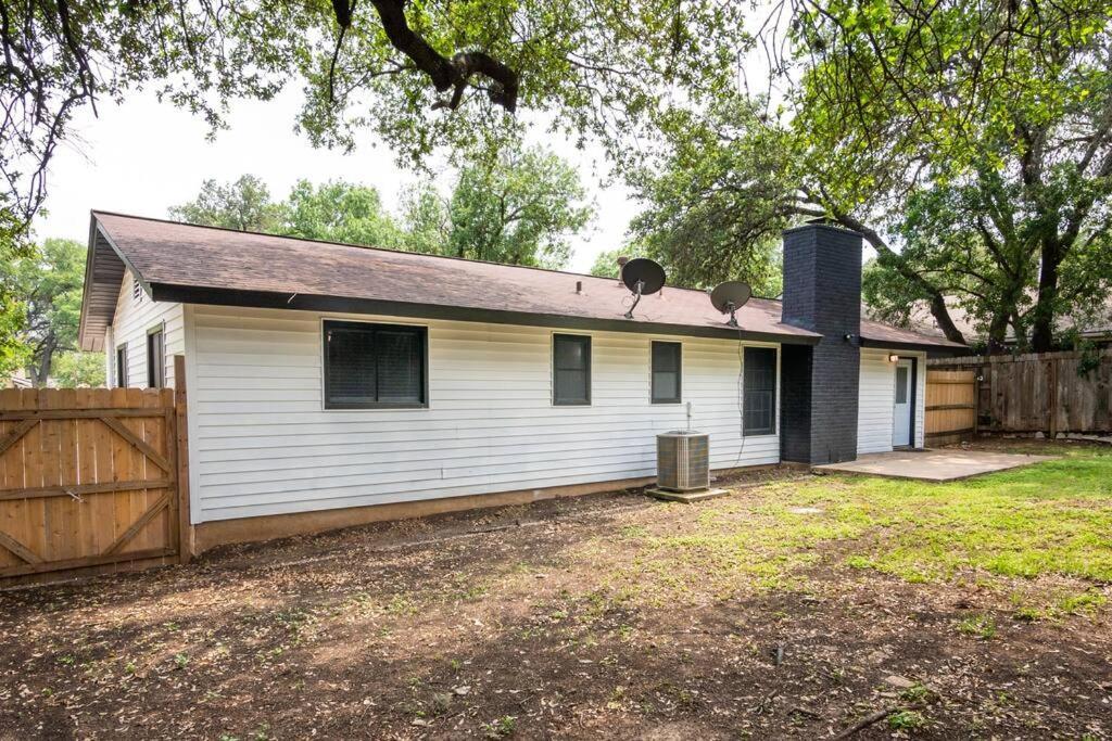 With Huge Fenced Yard * San Antonio