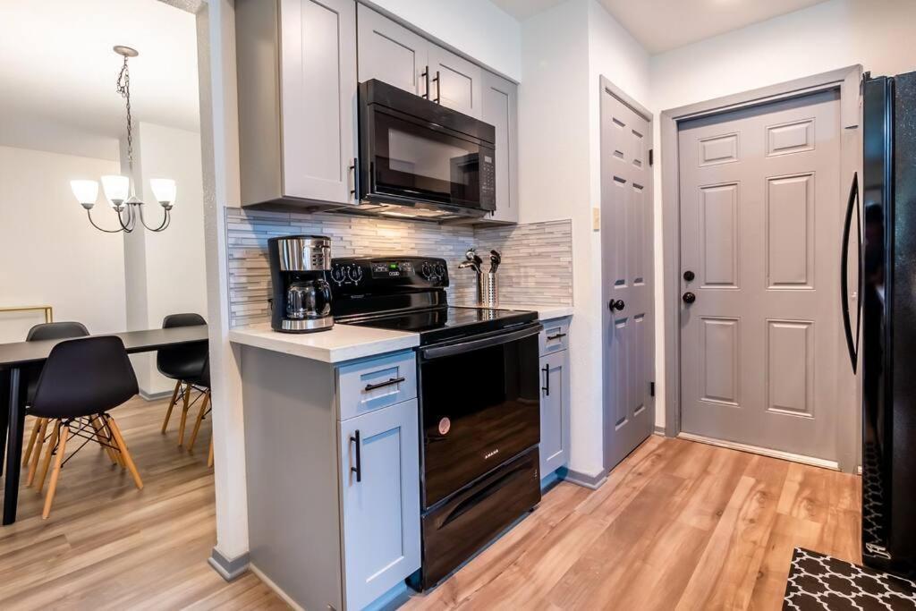 With Huge Fenced Yard Holiday home *