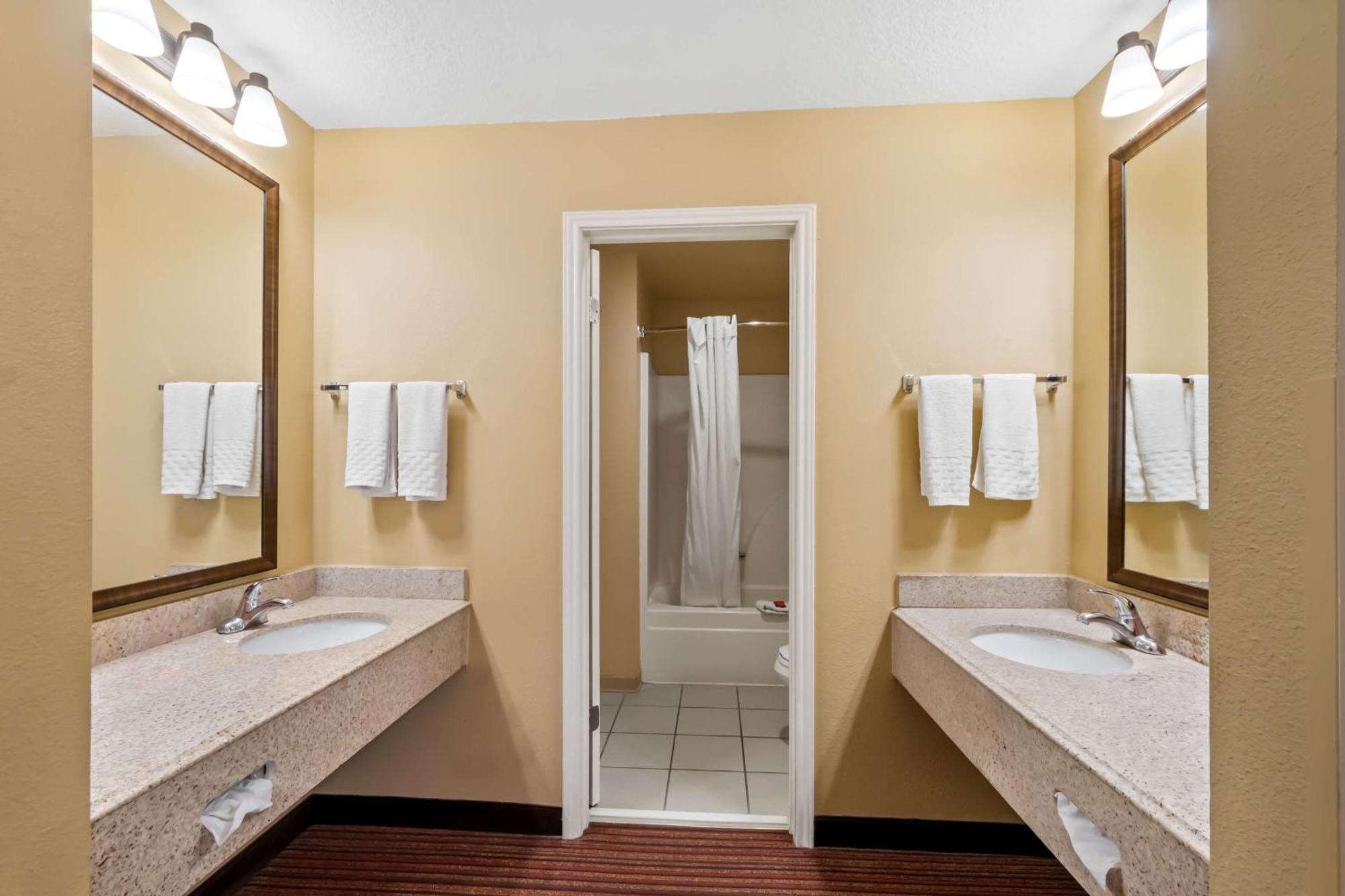 Surestay By Western Fiesta San Antonio