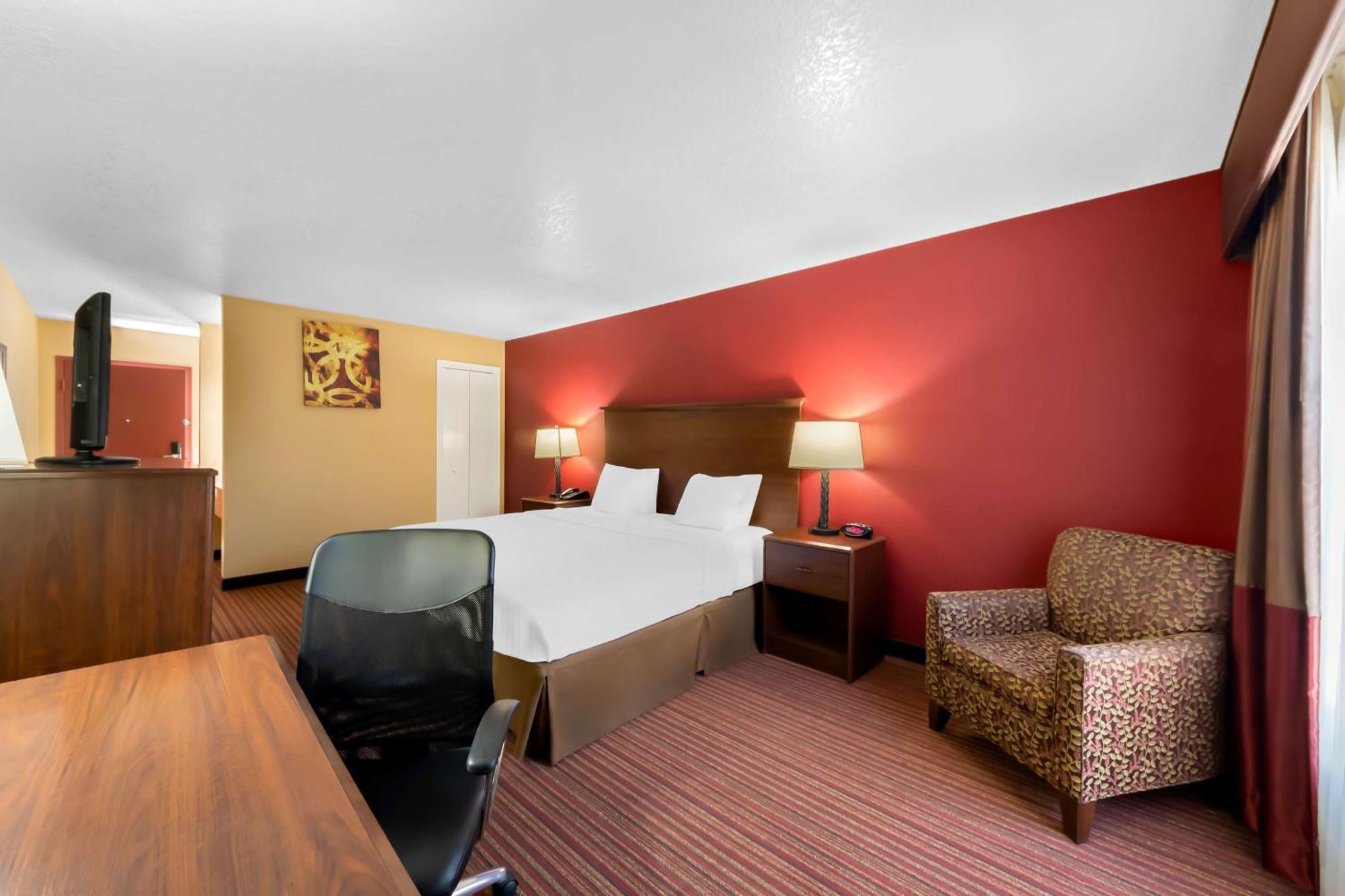 Surestay By Western Fiesta Hotel 3*