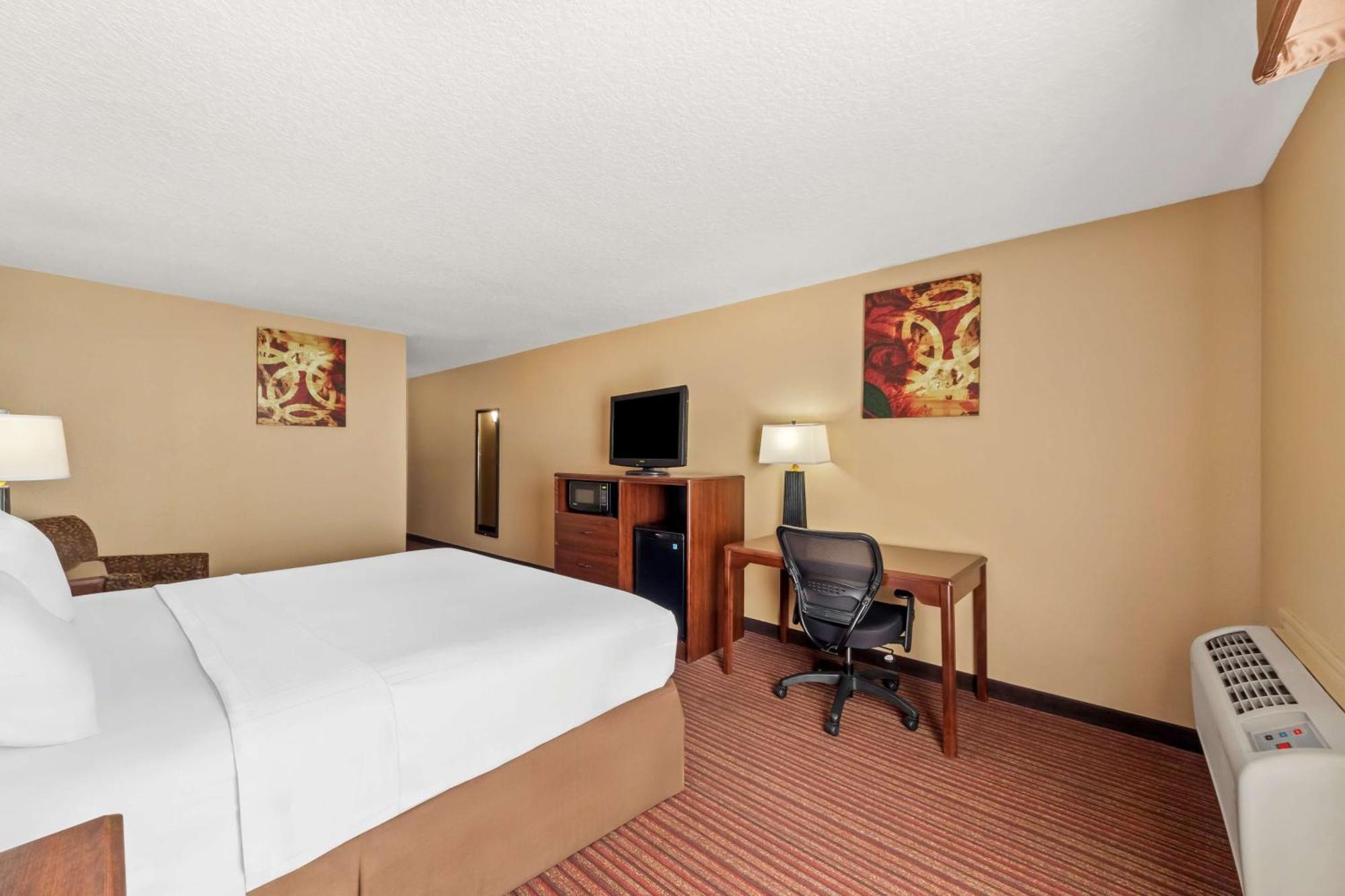 Surestay By Western Fiesta Hotel