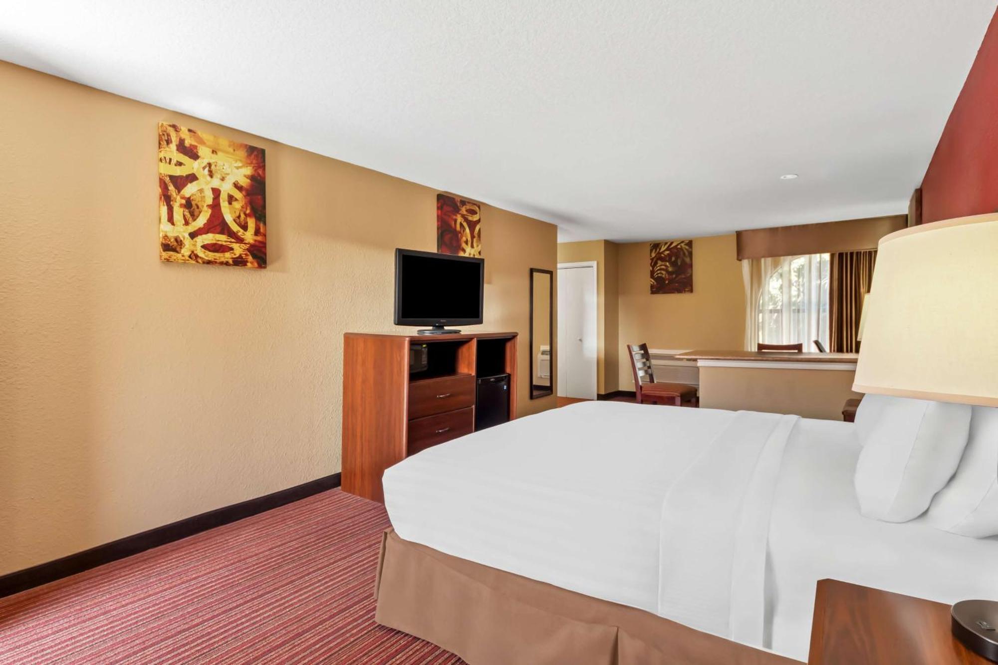Surestay By Western Fiesta Hotel