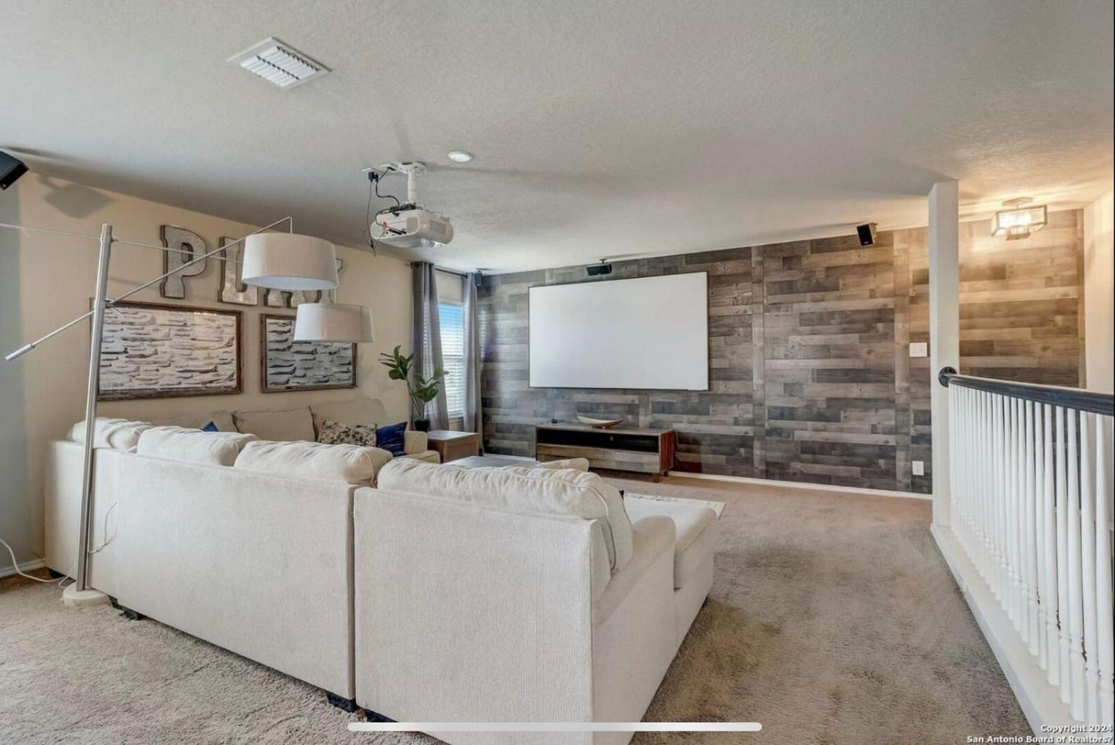 Movie Night With Projector , Pool & Poker Tables Villa *