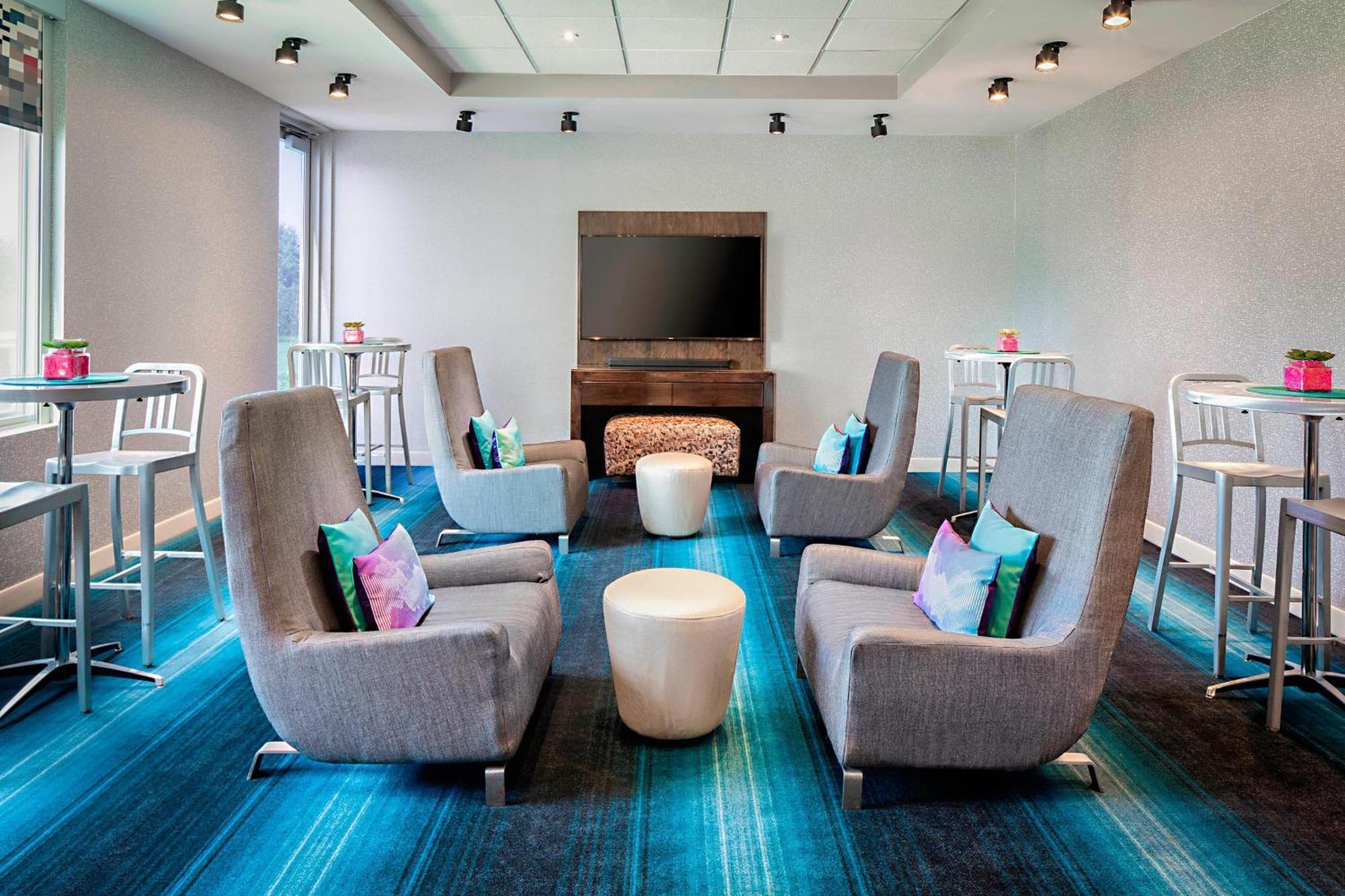 Aloft Airport Hotel