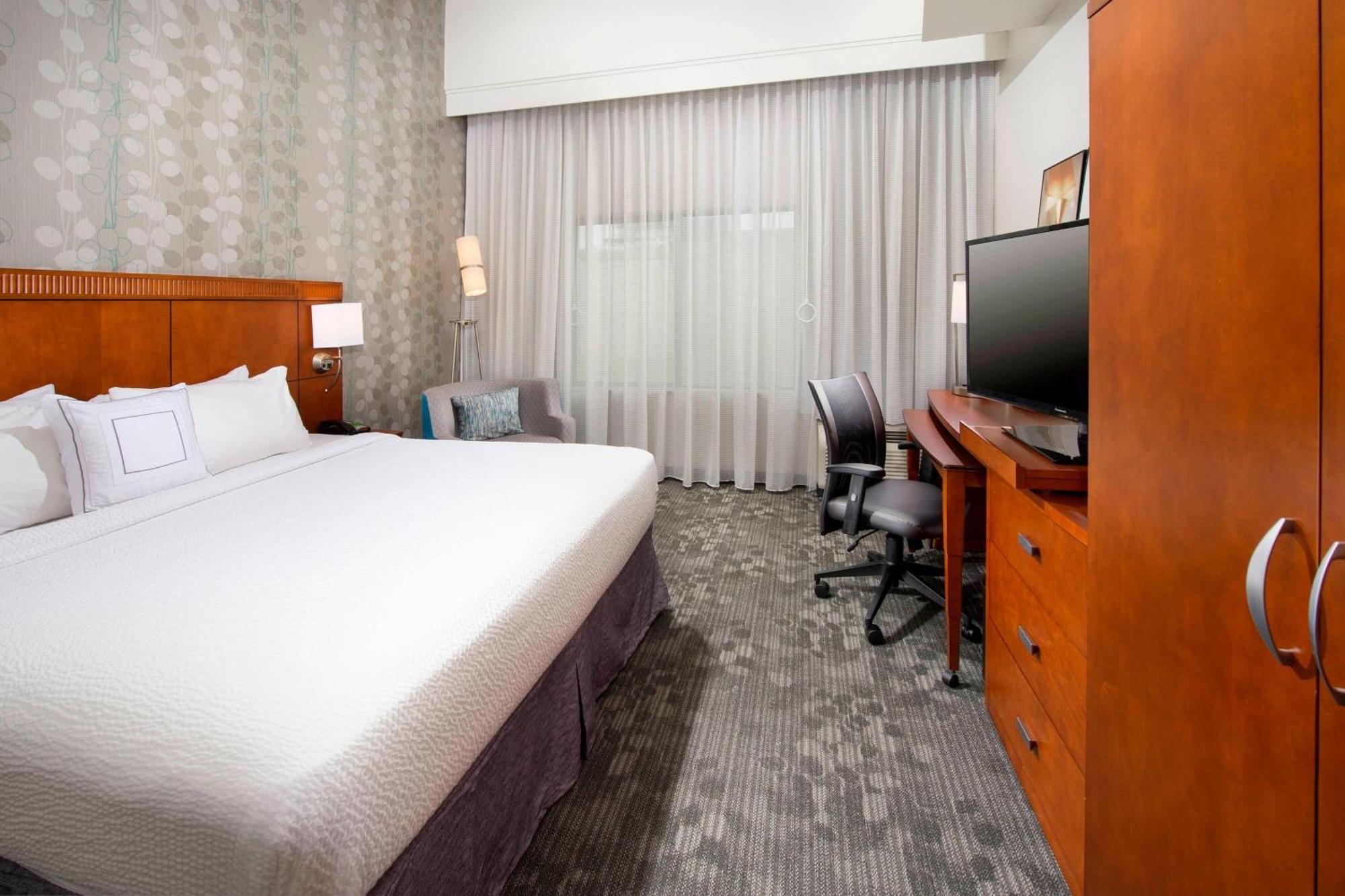 Courtyard By Marriott Seaworld/lackland