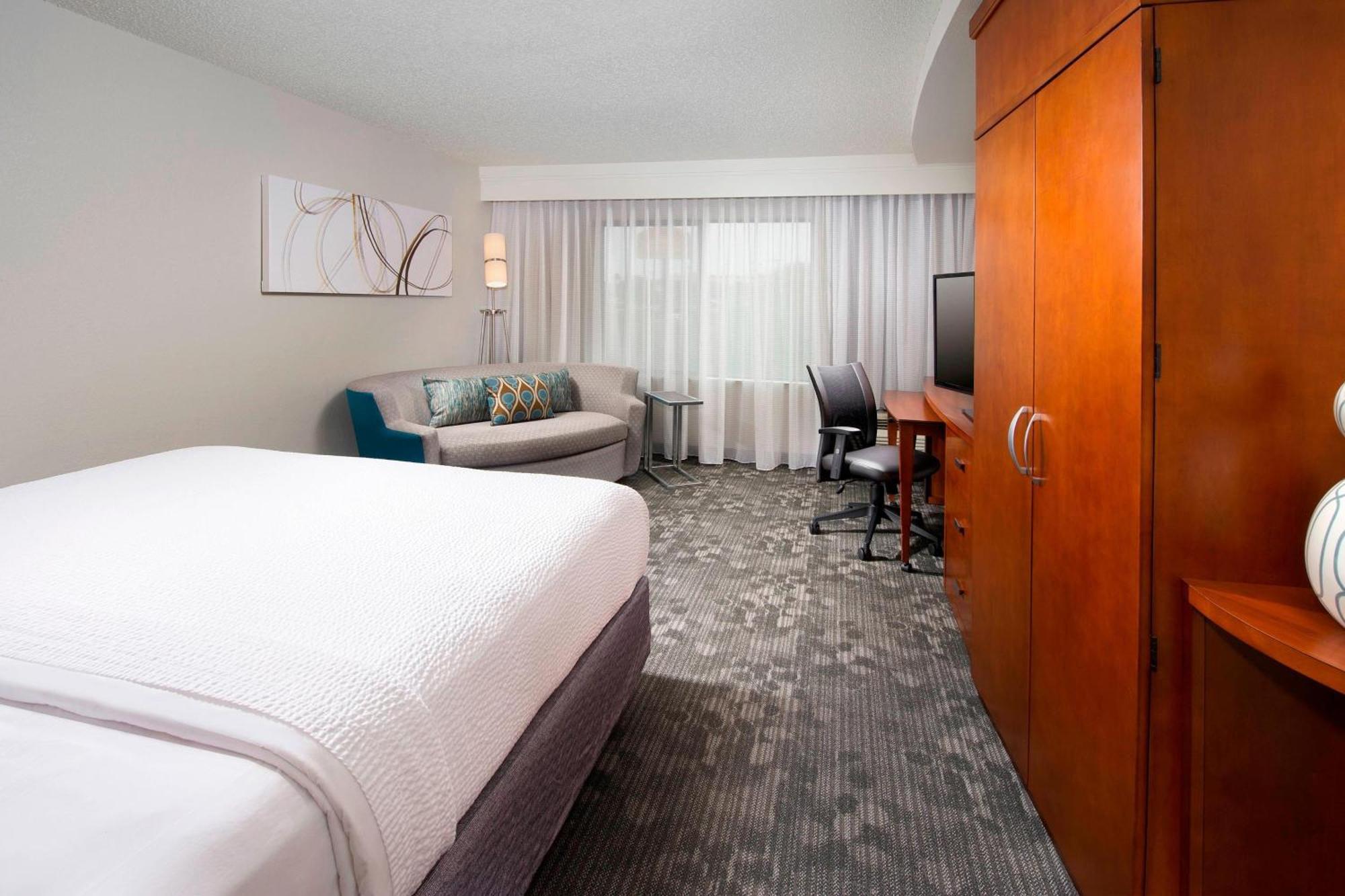 Hotel Courtyard By Marriott Seaworld/lackland 3*