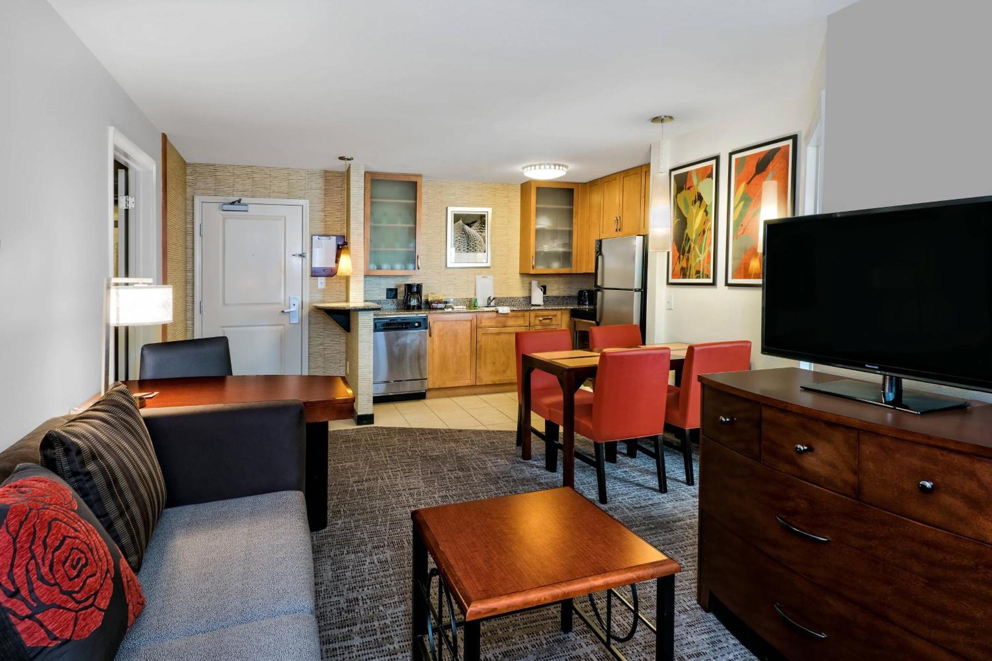 Hotel By Marriott Seaworld / Lackland