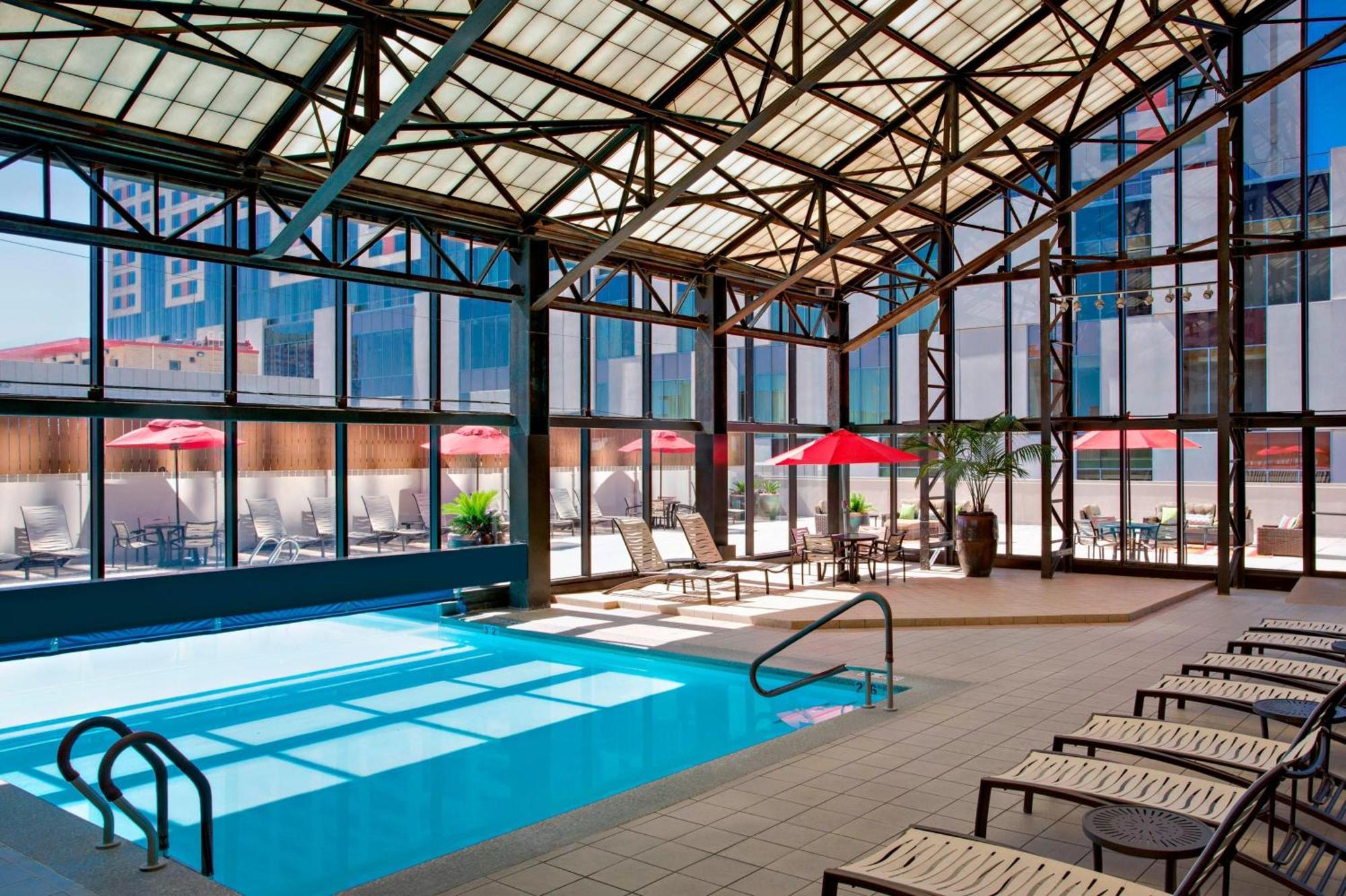 Marriott Riverwalk Hotel 4*