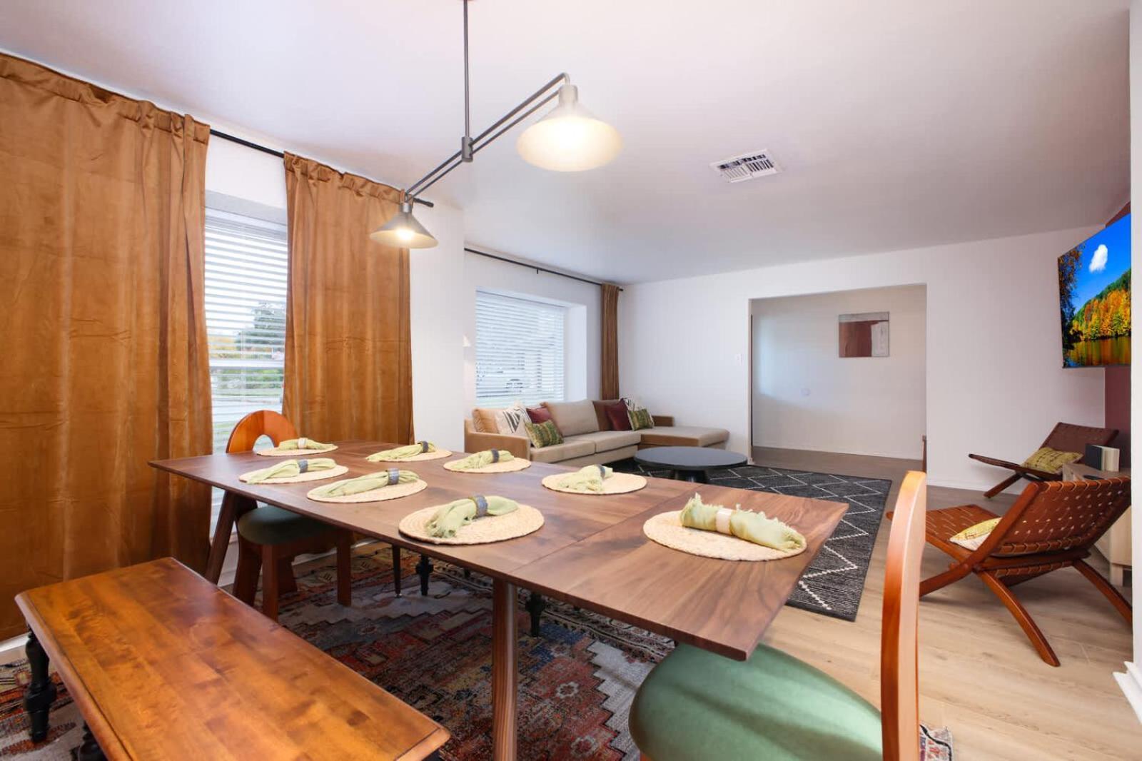 Luxury Escape Pool Sportscourt Games & Theater Holiday home *
