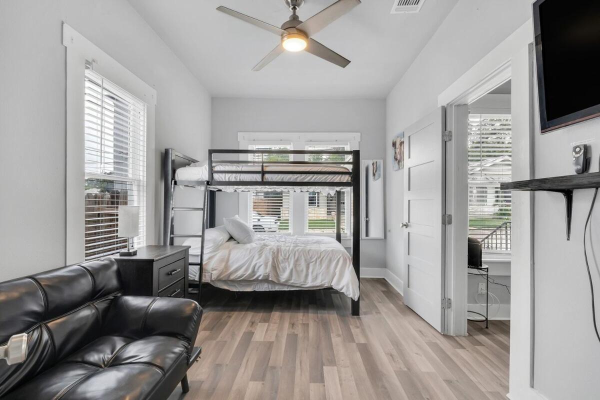 Charming Downtown Sa With Pool And Hot Tub