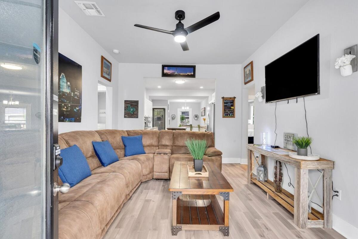 Holiday home Charming Downtown Sa With Pool And Hot Tub