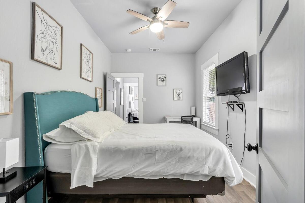 Charming Downtown Sa With Pool And Hot Tub Holiday home *