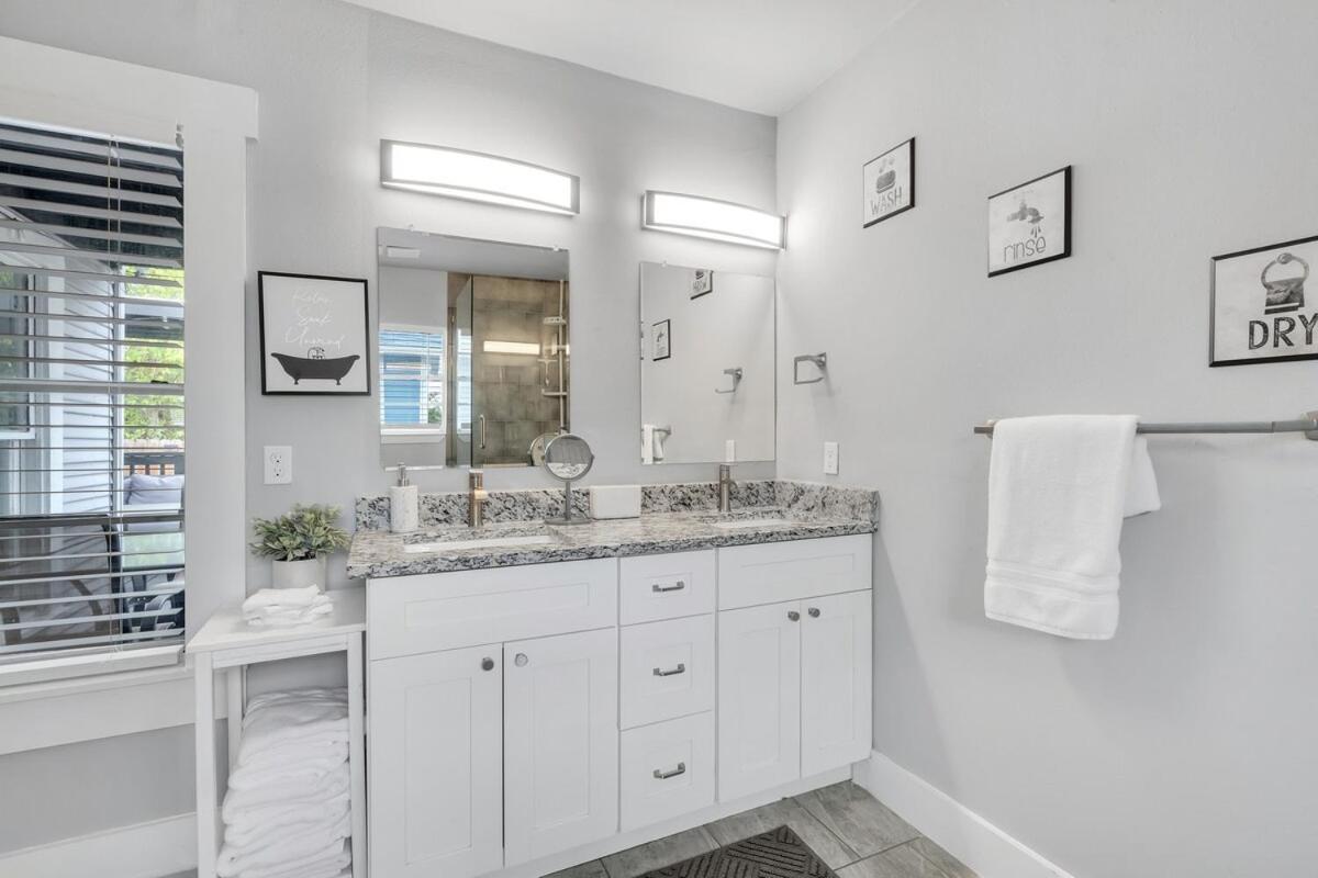 Charming Downtown Sa With Pool And Hot Tub Holiday home San Antonio