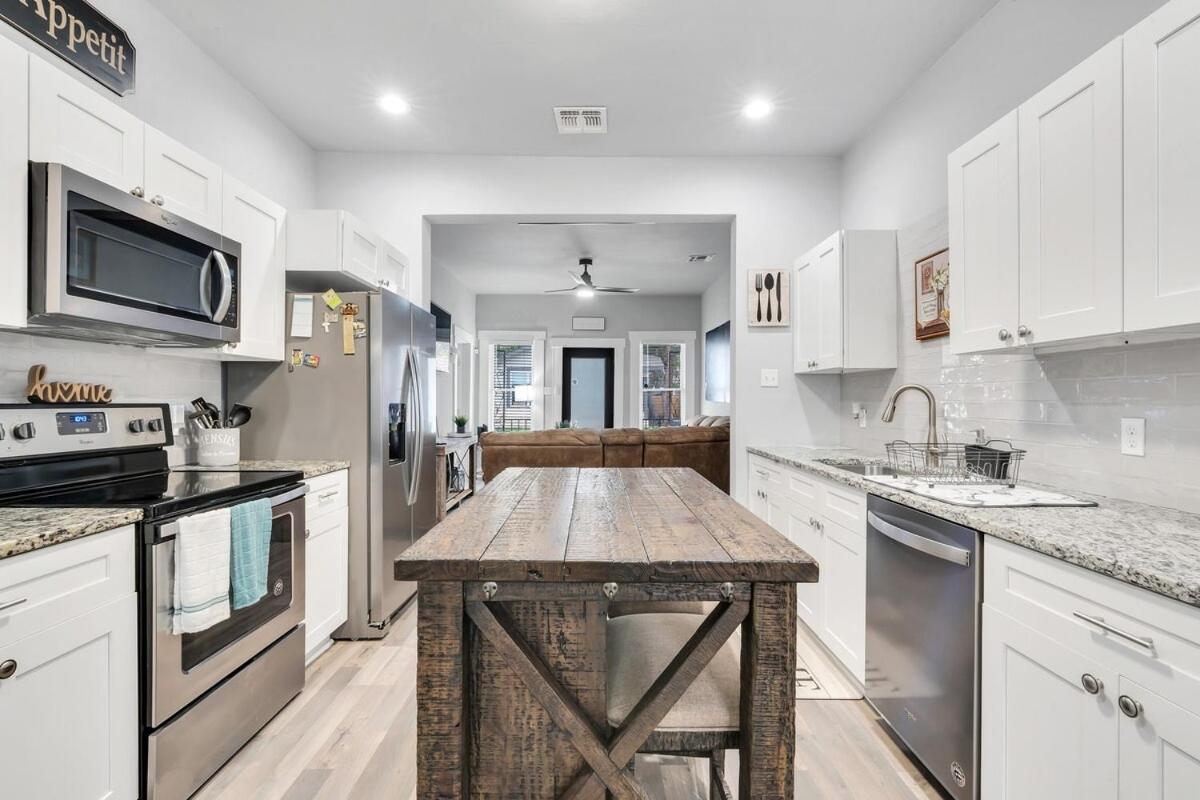 Charming Downtown Sa With Pool And Hot Tub Holiday home *