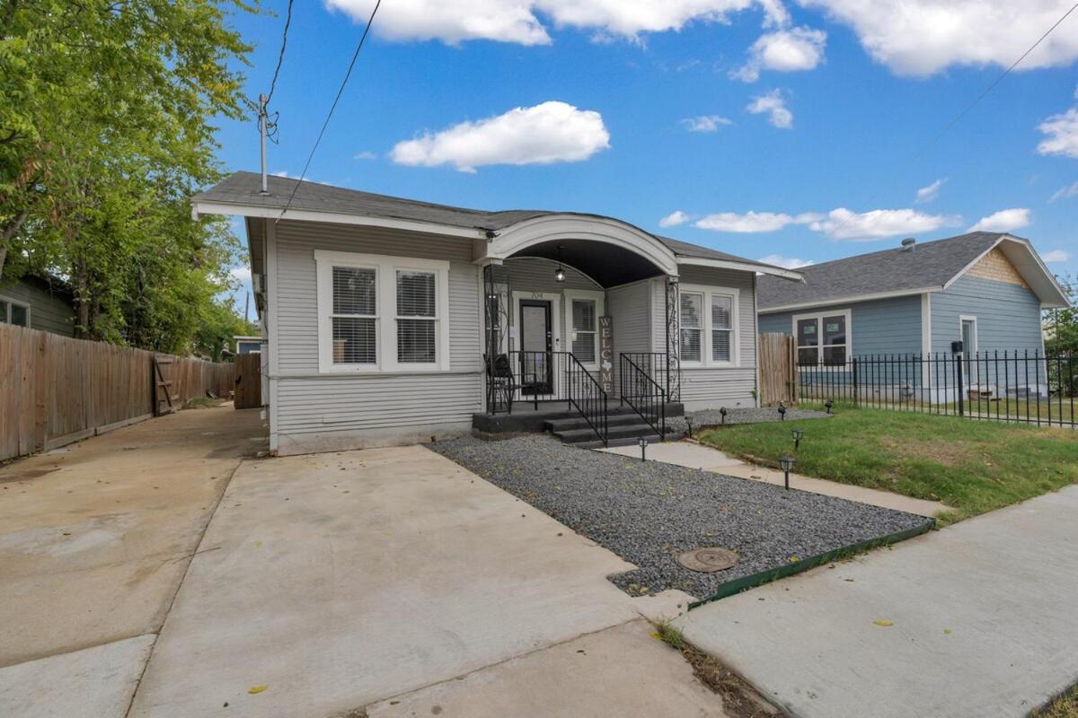 Charming Downtown Sa With Pool And Hot Tub Holiday home