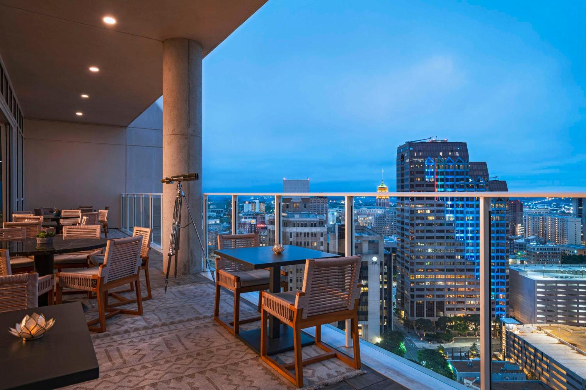 Thompson - Riverwalk, By Hyatt Hotel San Antonio